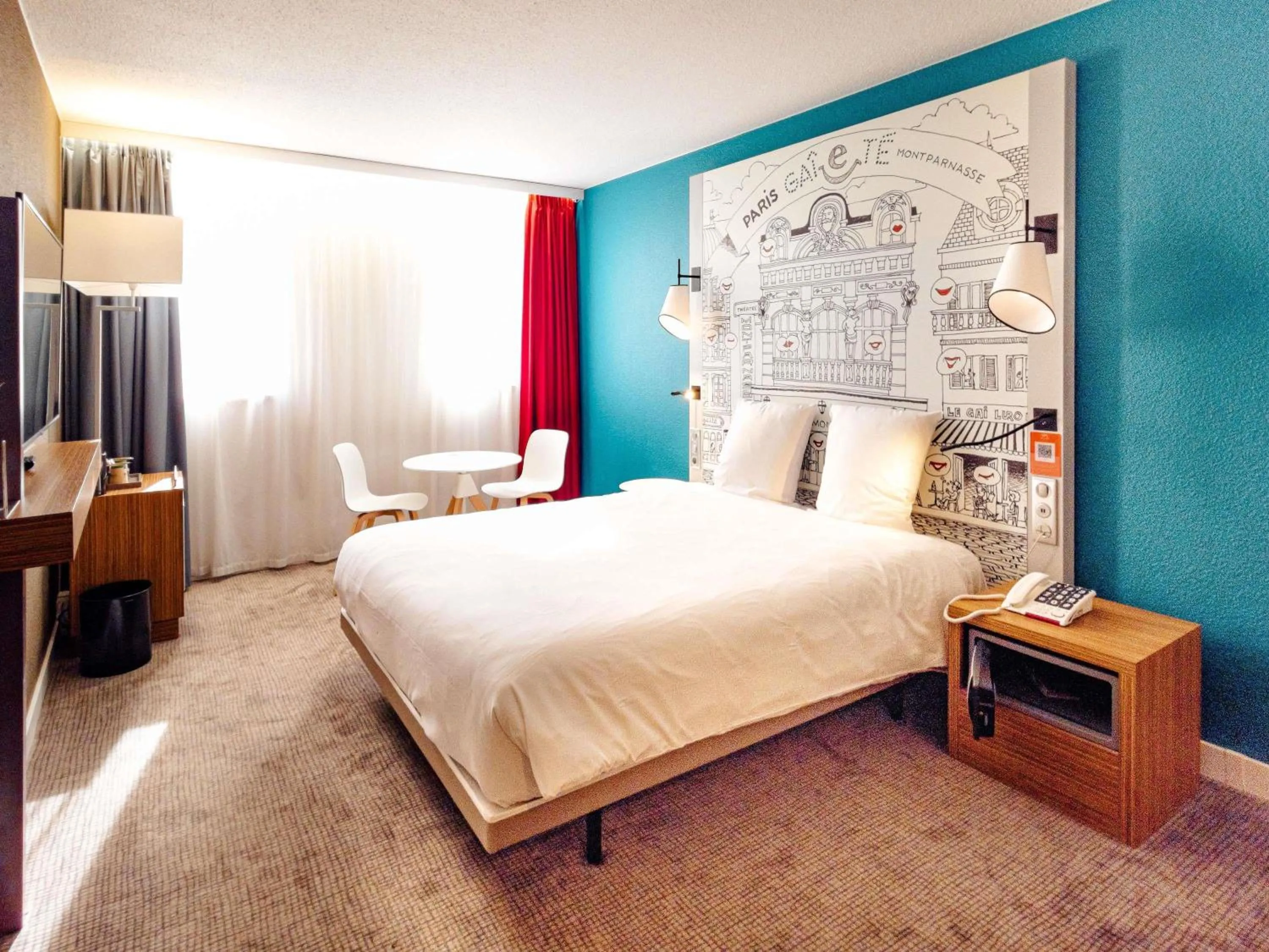 Bedroom, Bed in Hôtel Mercure Paris Centre Gare Montparnasse