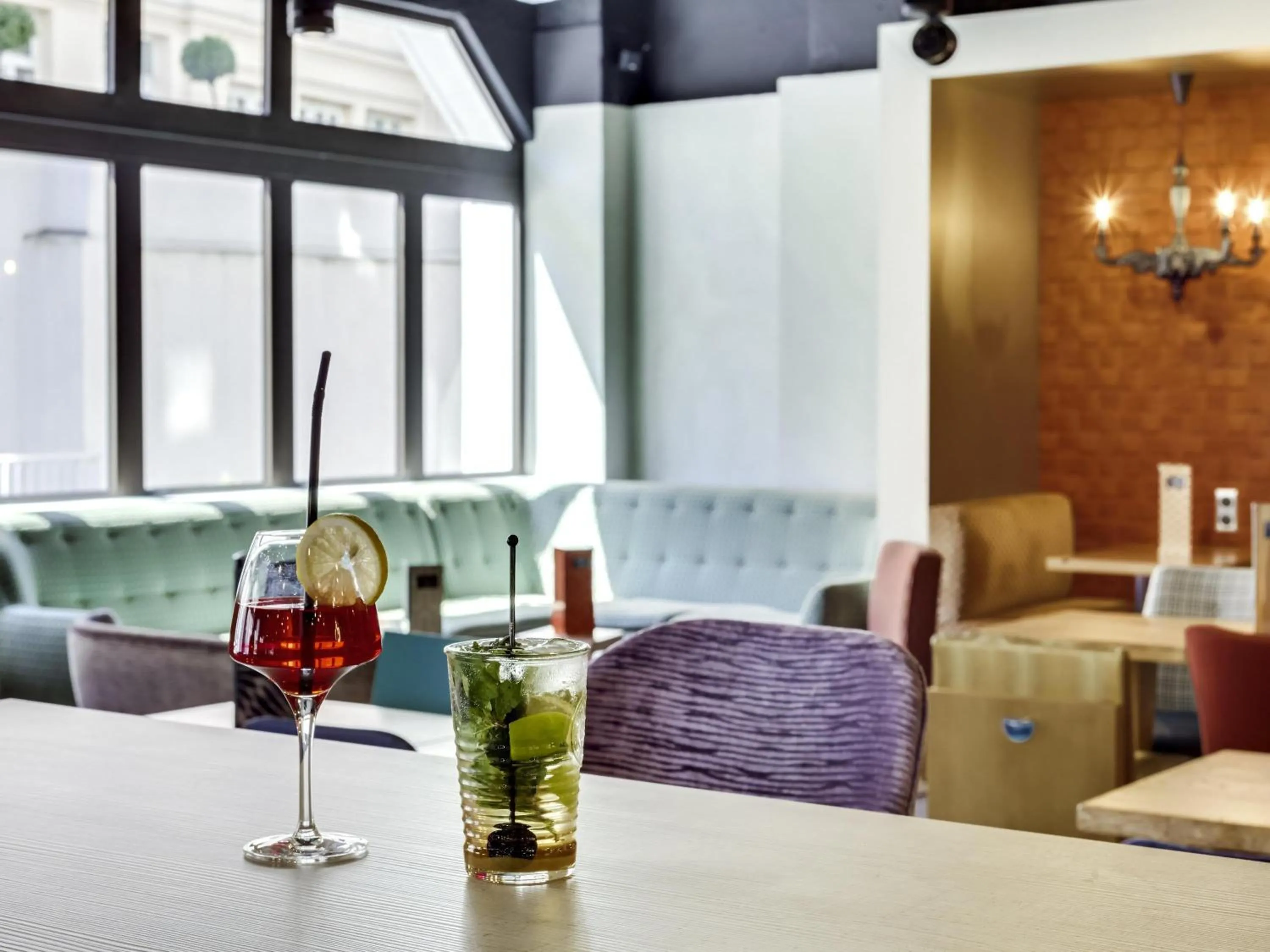 Lounge or bar in Hôtel Mercure Paris Centre Gare Montparnasse