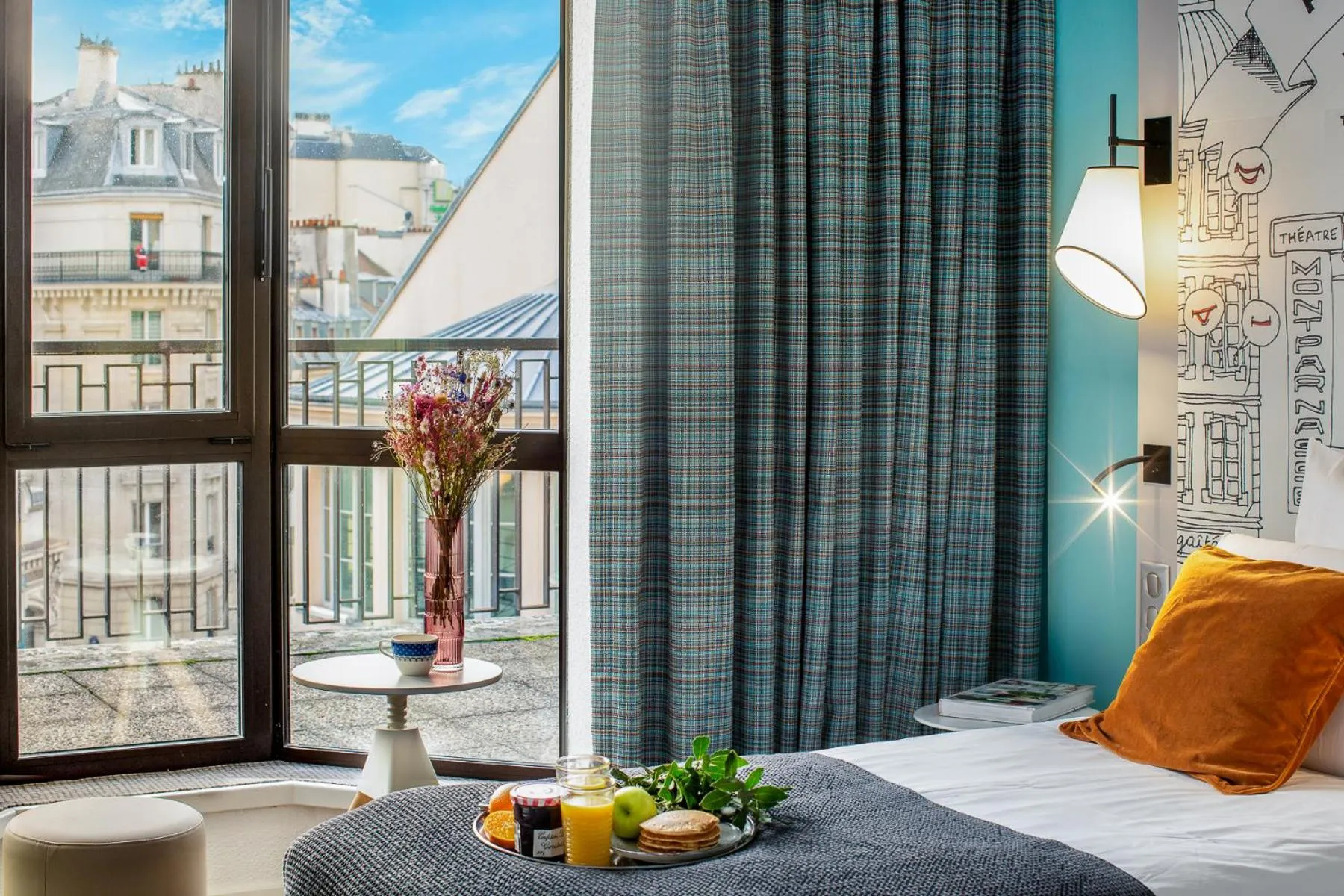 Bed in Hôtel Mercure Paris Centre Gare Montparnasse