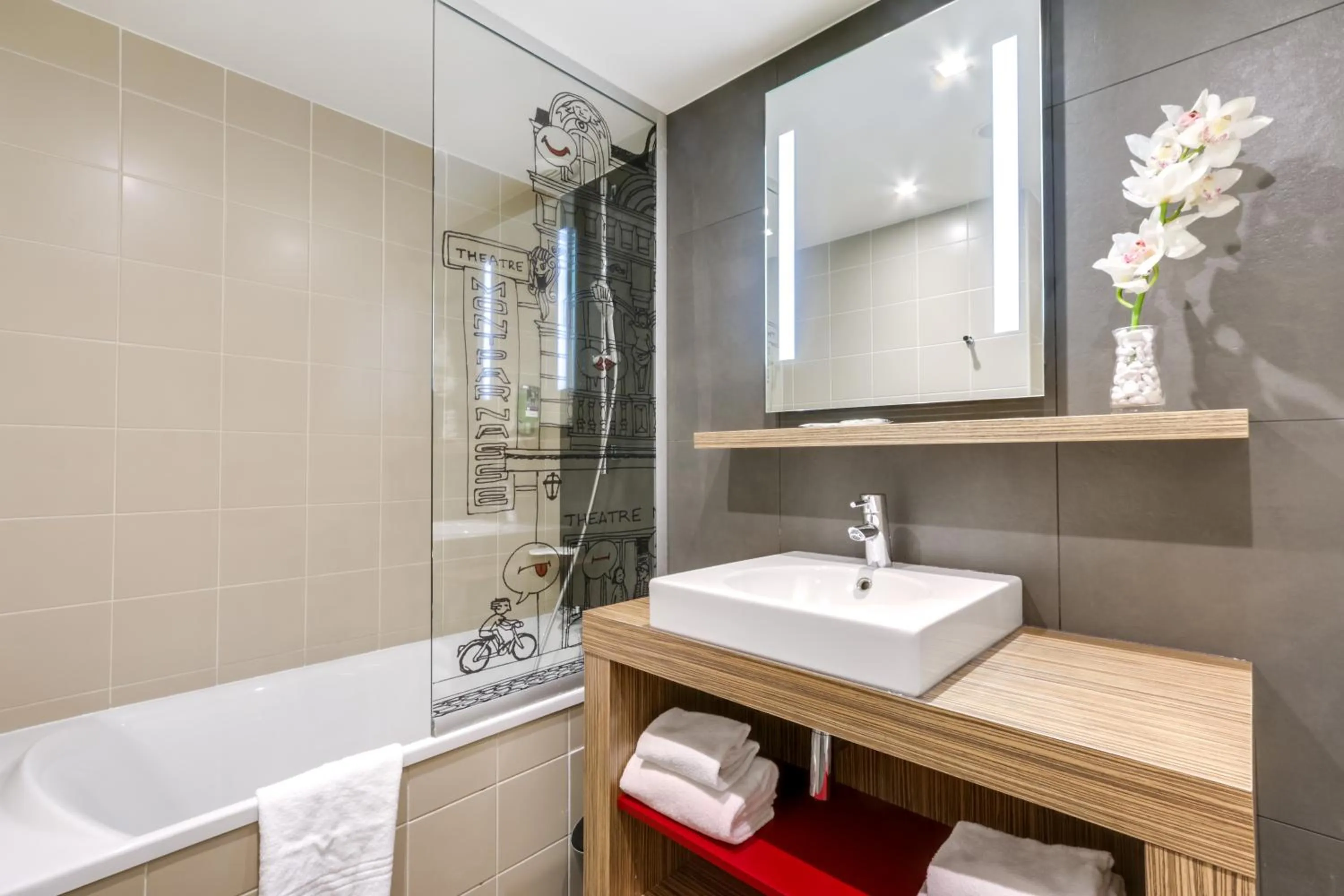 Bathroom in Hôtel Mercure Paris Centre Gare Montparnasse