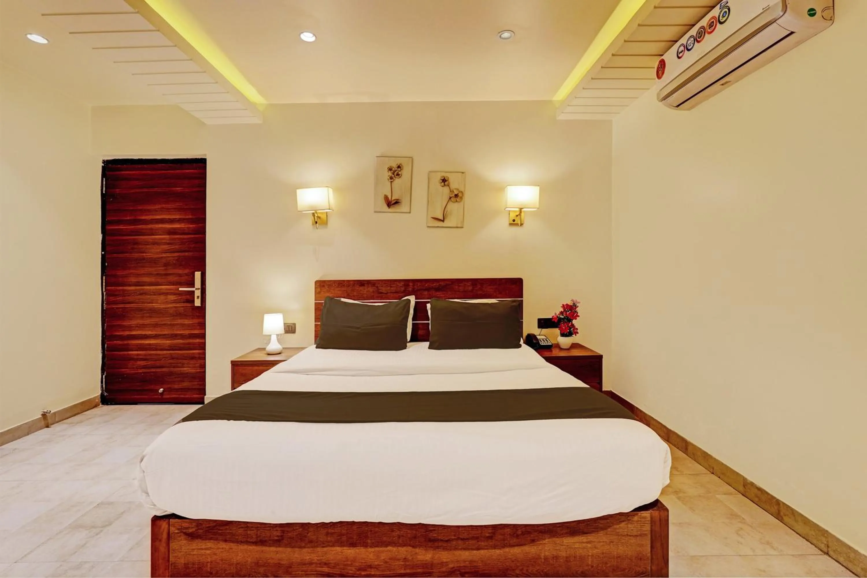 Bedroom, Bed in Super Townhouse OAK Clove Boutique Hotel Rajaji Nagar Near Lulu Mall Bengaluru