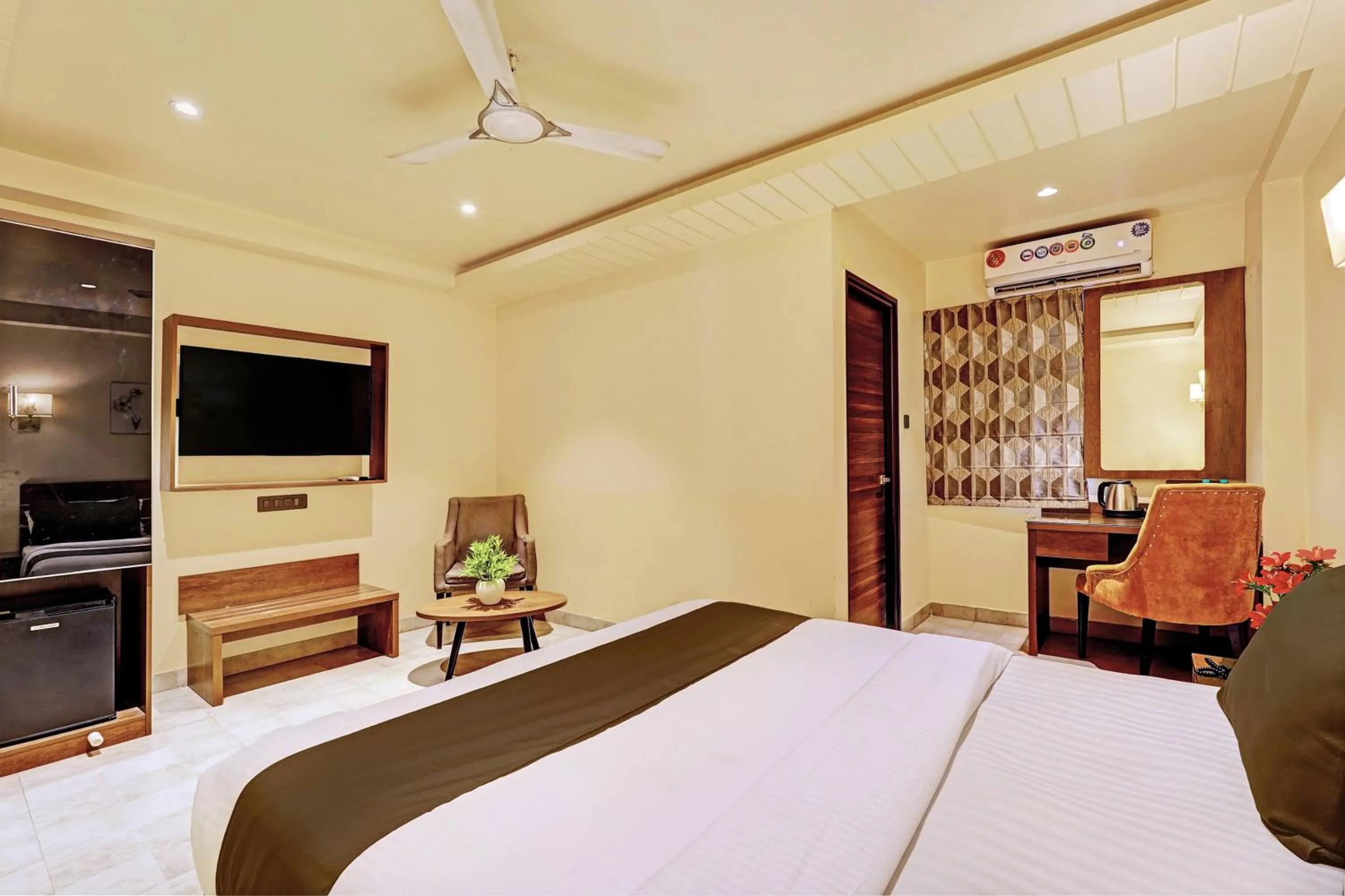 Bedroom, Bed in Super Townhouse OAK Clove Boutique Hotel Rajaji Nagar Near Lulu Mall Bengaluru