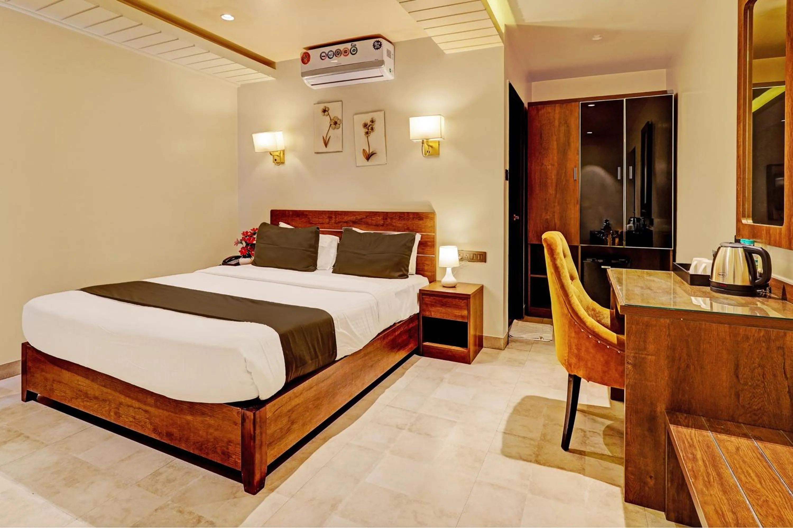 Bedroom, Bed in Super Townhouse OAK Clove Boutique Hotel Rajaji Nagar Near Lulu Mall Bengaluru