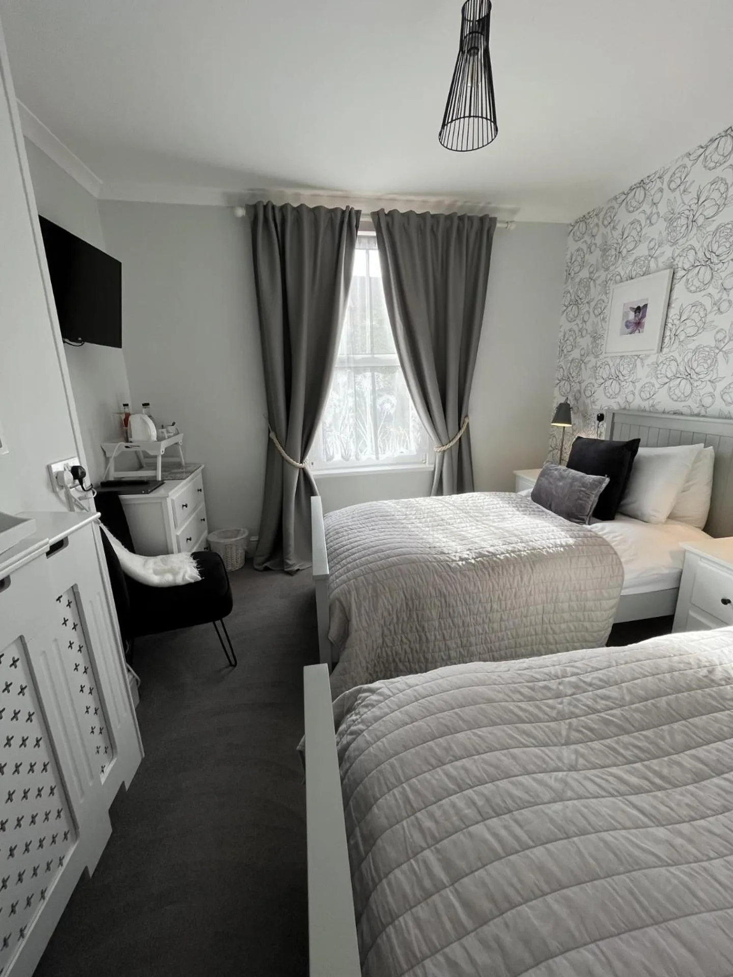 Photo of the whole room, Bed in The Glastonbury Townhouse B&B