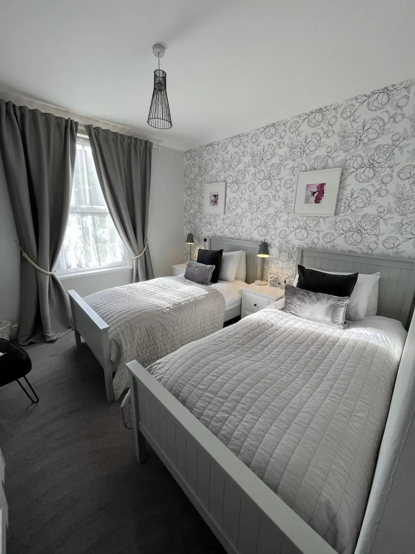 Twin Room with Private Bathroom - single occupancy in The Glastonbury Townhouse B&B Twin Room with Private Bathroom - single occupancy in The Glastonbury Townhouse B&B