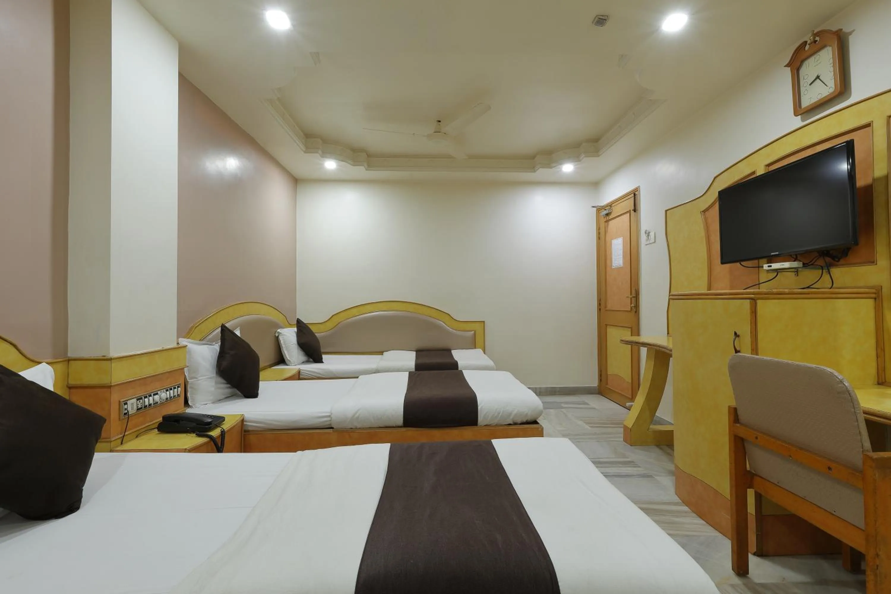 Photo of the whole room, Bed in Hotel Good Night