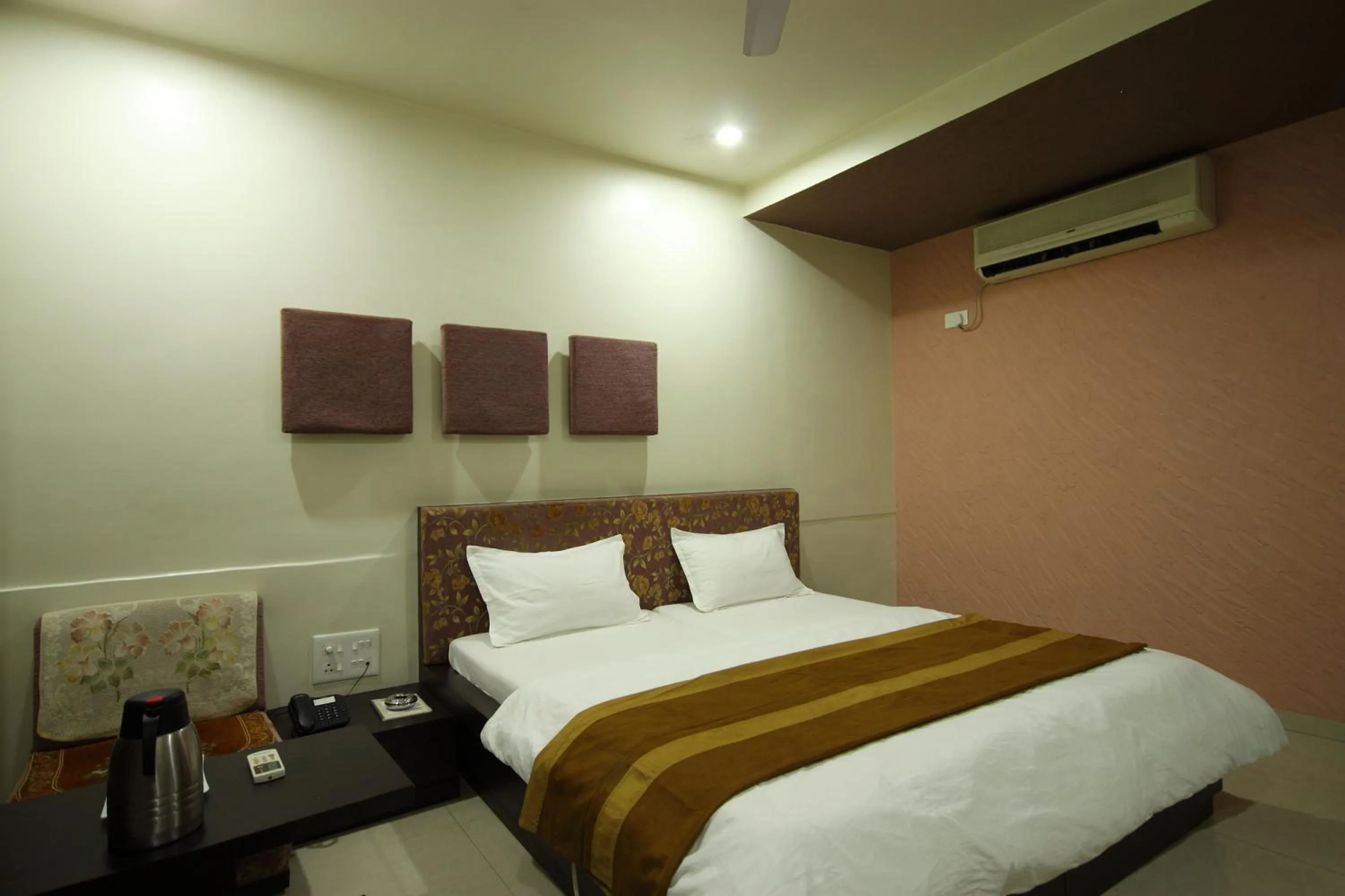 Bedroom, Bed in Hotel Good Night