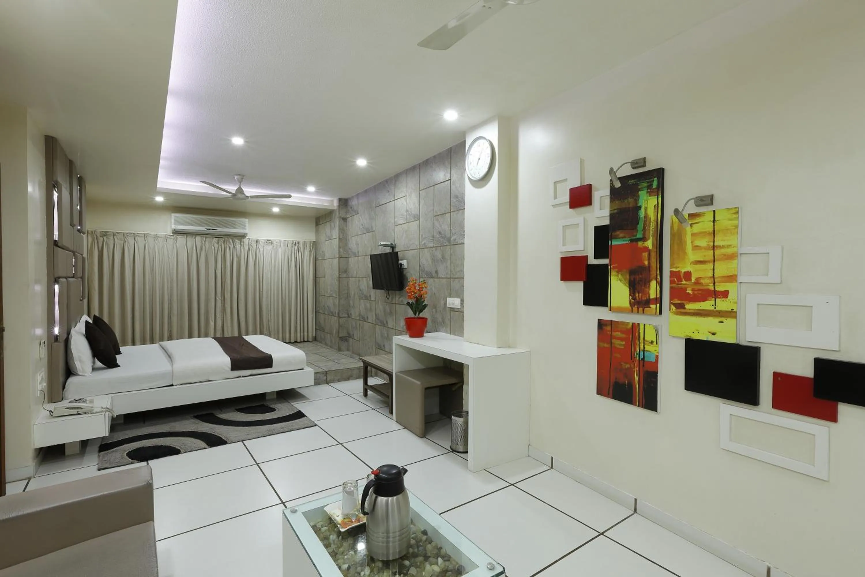 Photo of the whole room in Hotel Good Night