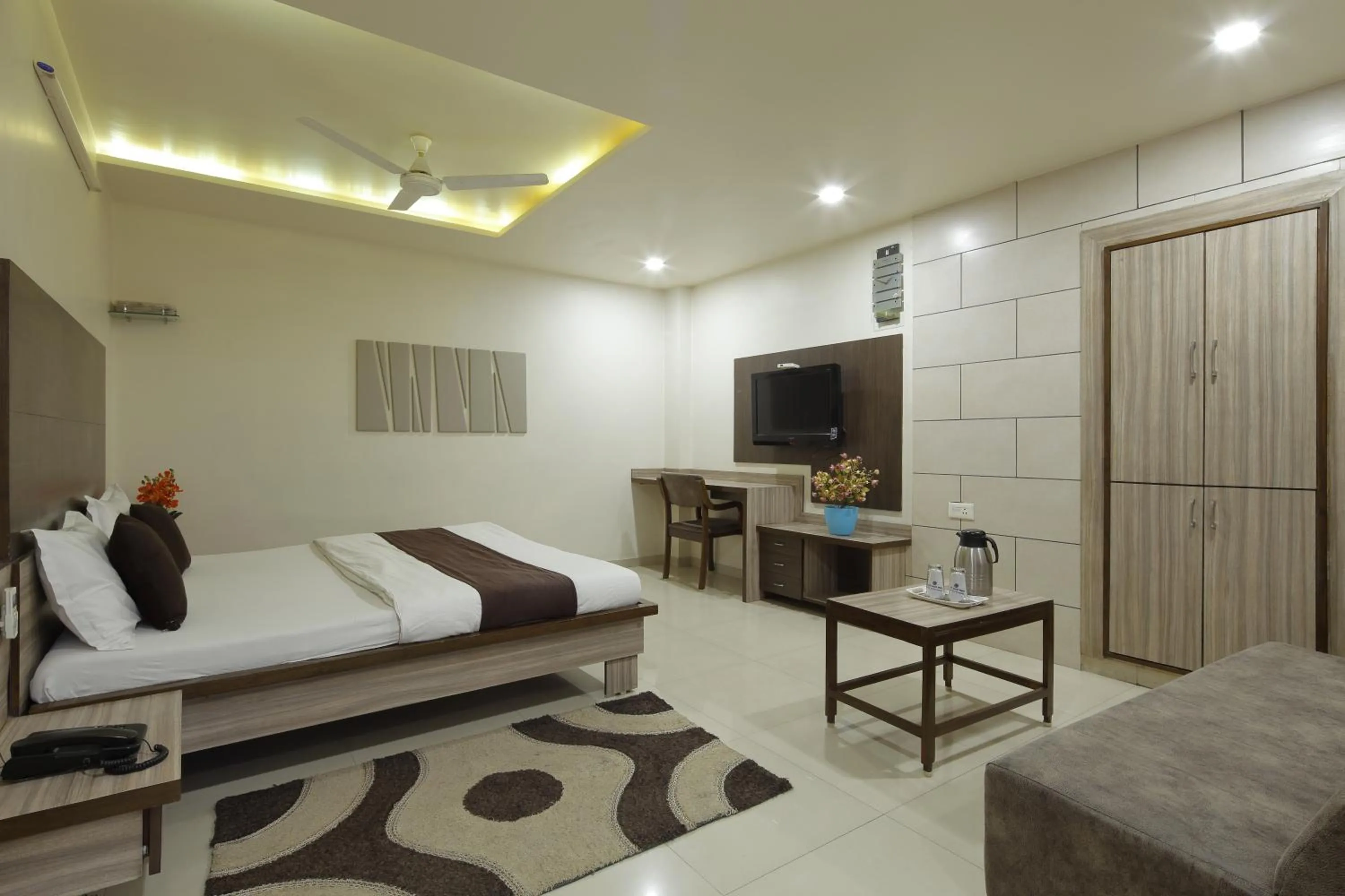 View (from property/room), Bed in Hotel Good Night