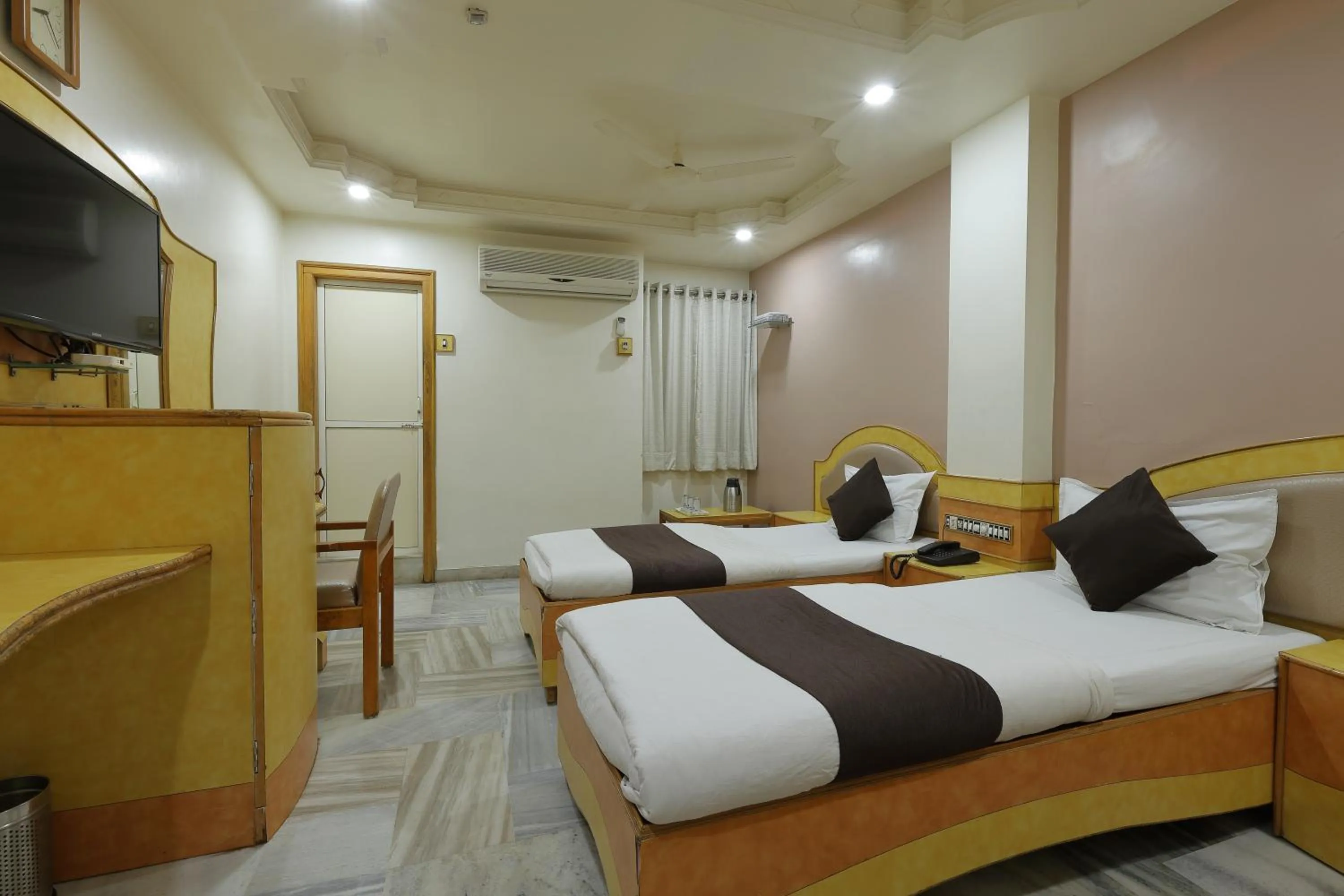 Photo of the whole room, Bed in Hotel Good Night