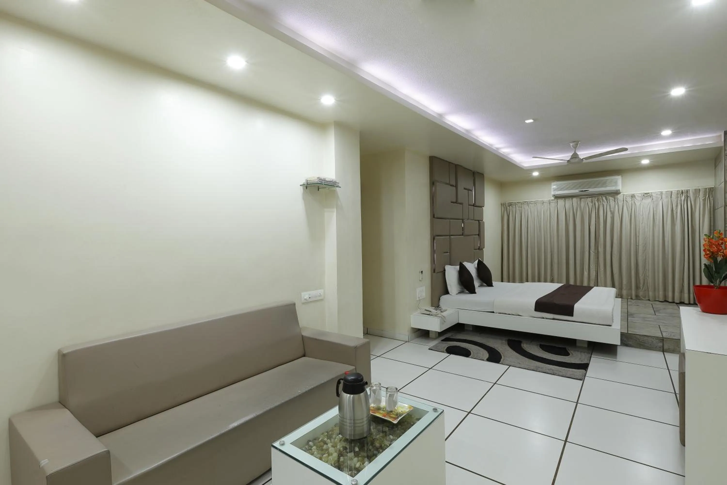 Photo of the whole room in Hotel Good Night