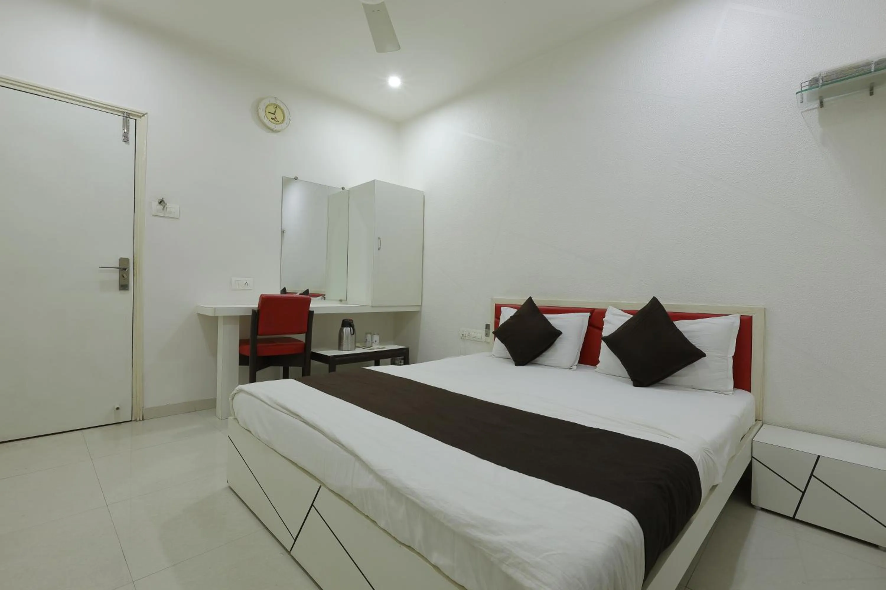 Bathroom, Bed in Hotel Good Night