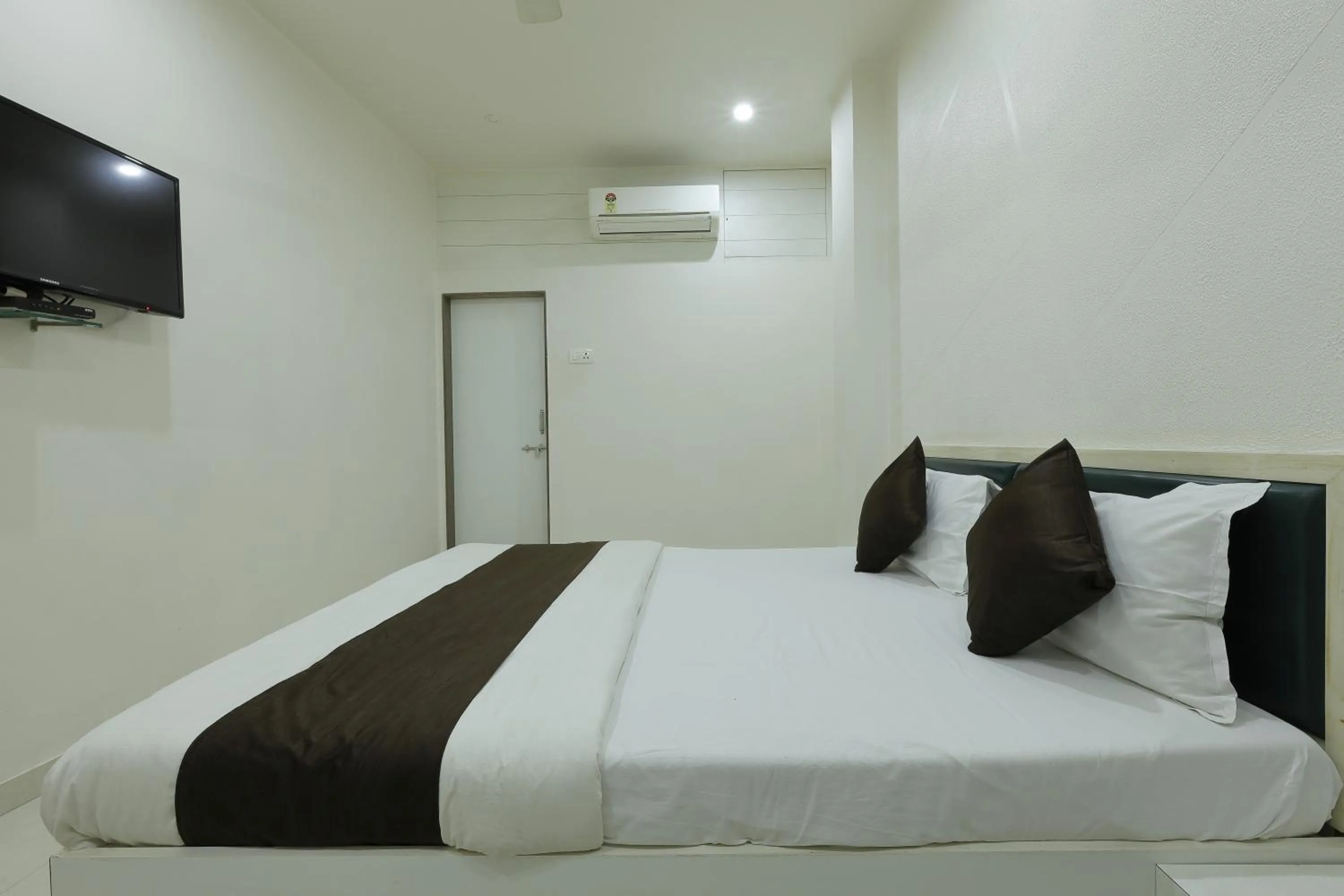 Photo of the whole room, Bed in Hotel Good Night