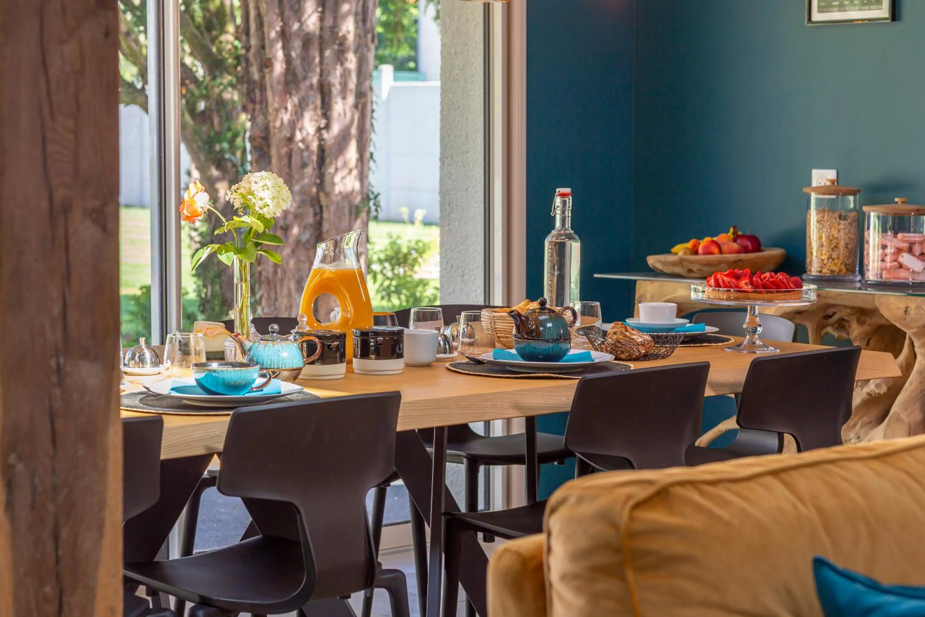 Communal lounge/ TV room in La Ressourçante