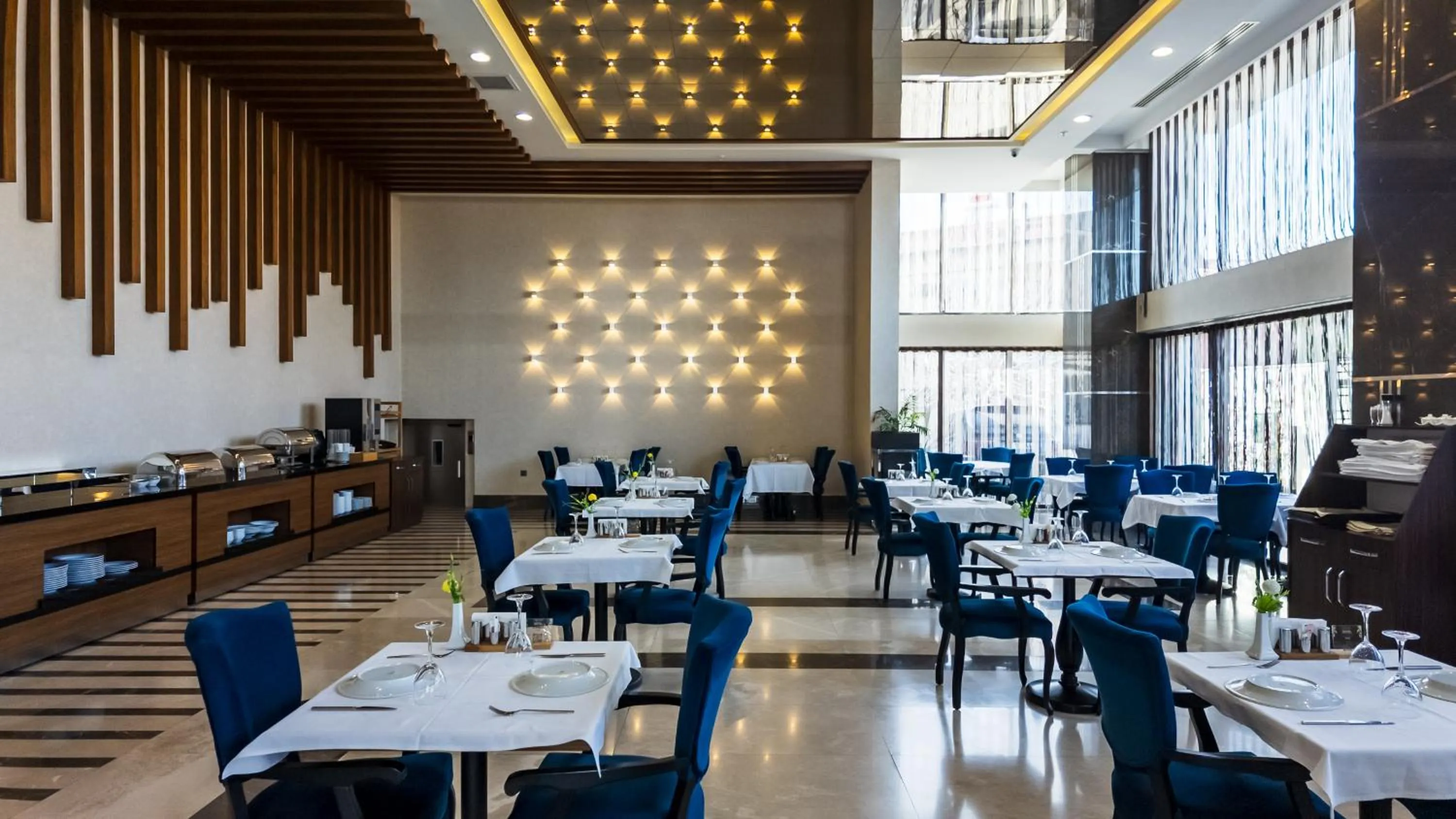 Restaurant/places to eat in ANGEL'S PARK HOTEL