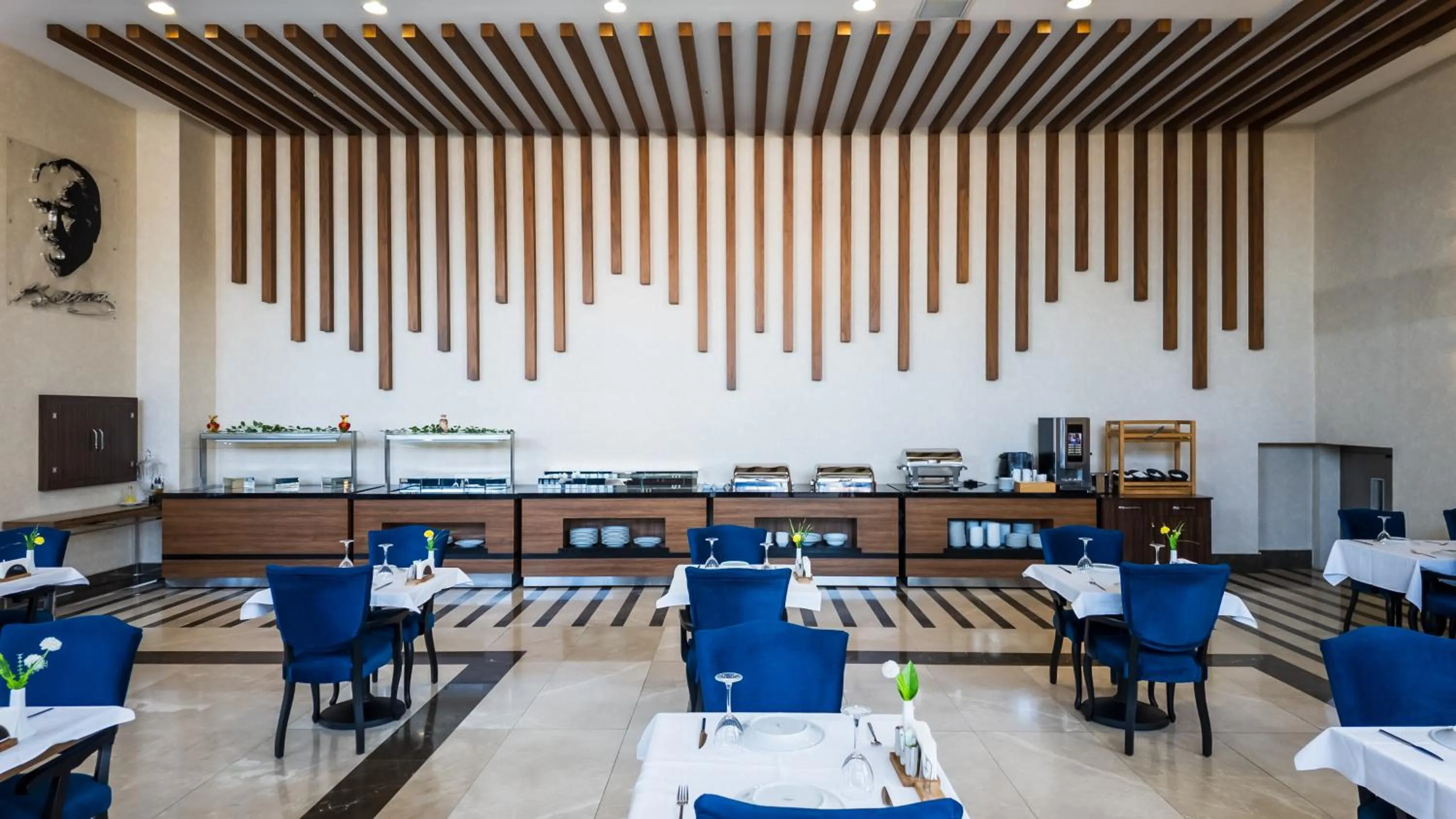 Restaurant/places to eat in ANGEL'S PARK HOTEL