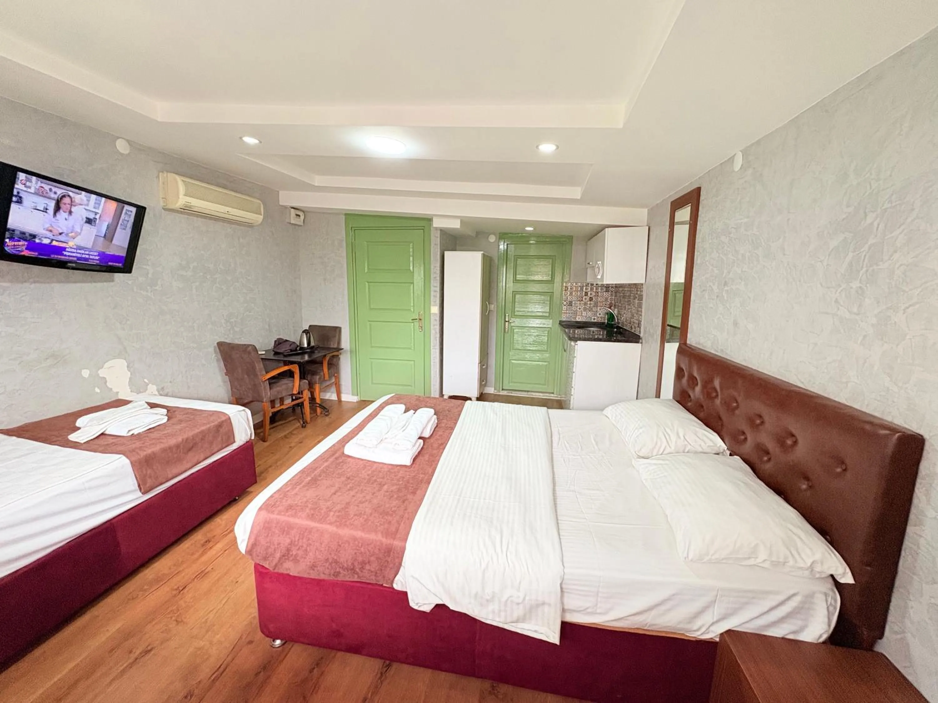 Photo of the whole room, Bed in Taksim Otto suite