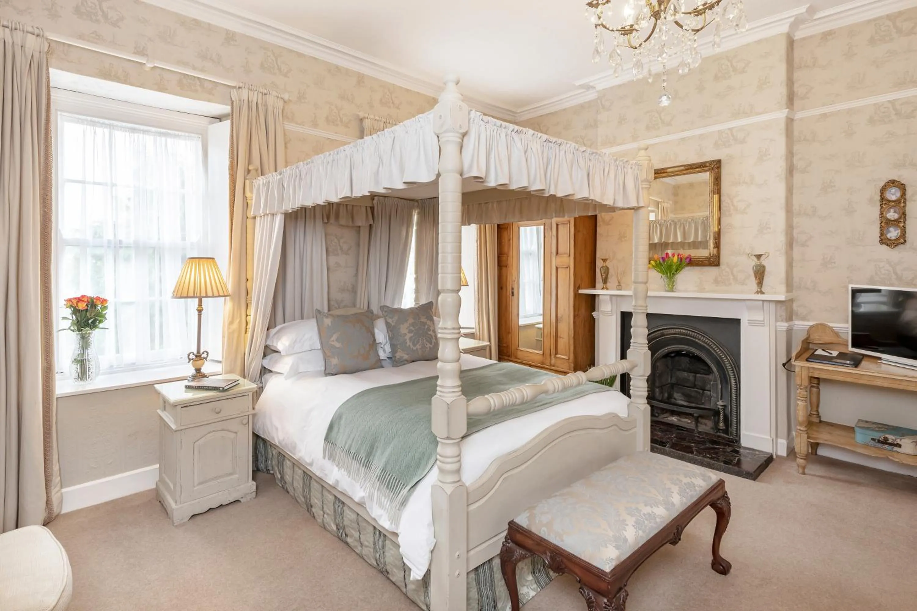 Photo of the whole room, Bed in The Old Parsonage