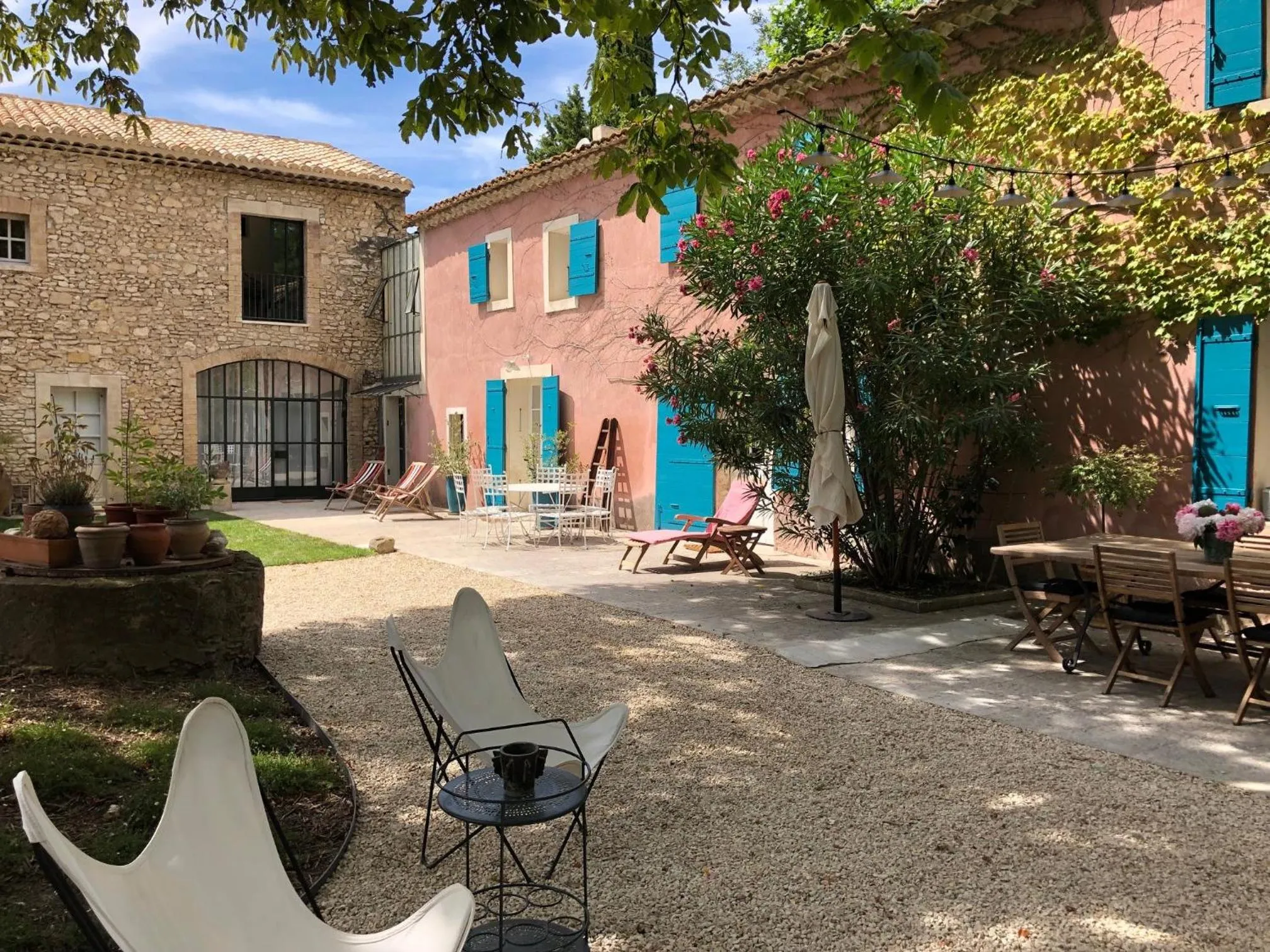 Property building in Le Mas de la Sorgue
