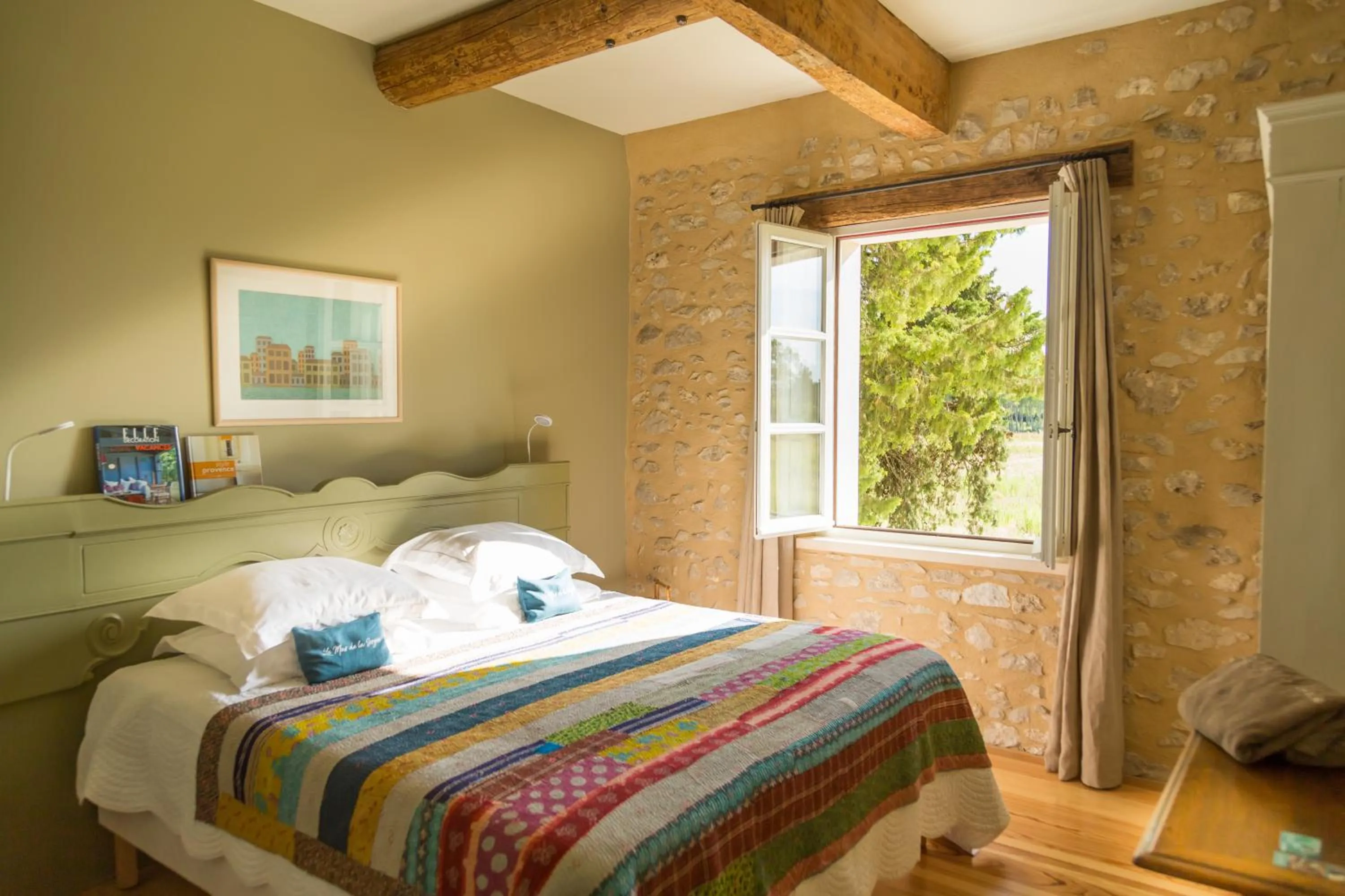 Bed in Le Mas de la Sorgue