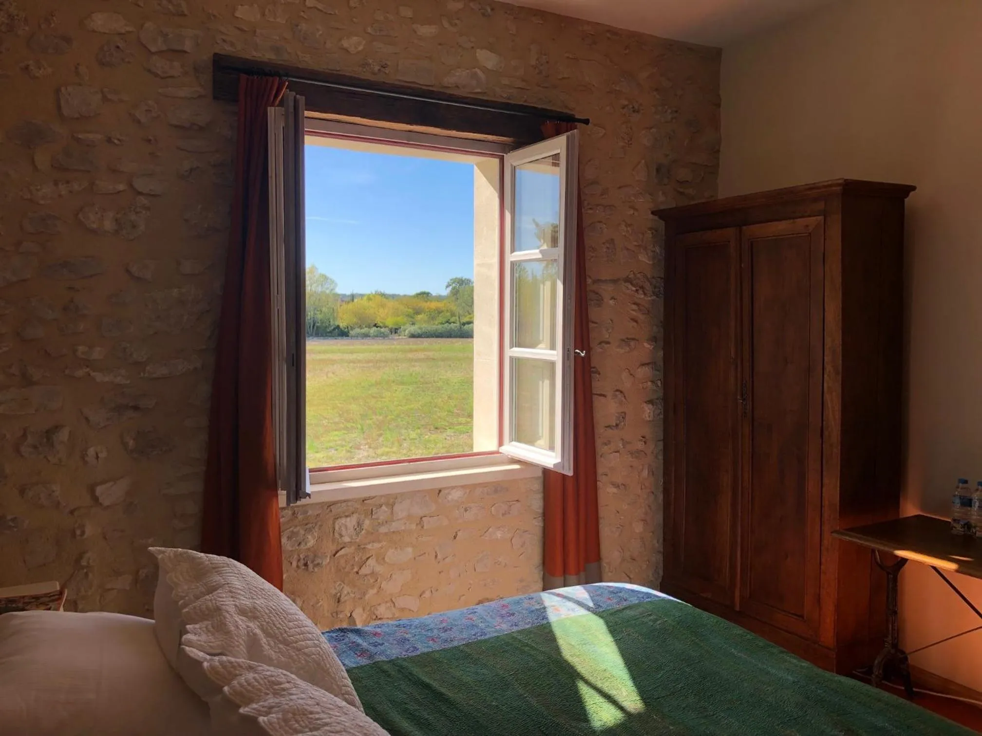 Bedroom, Bed in Le Mas de la Sorgue