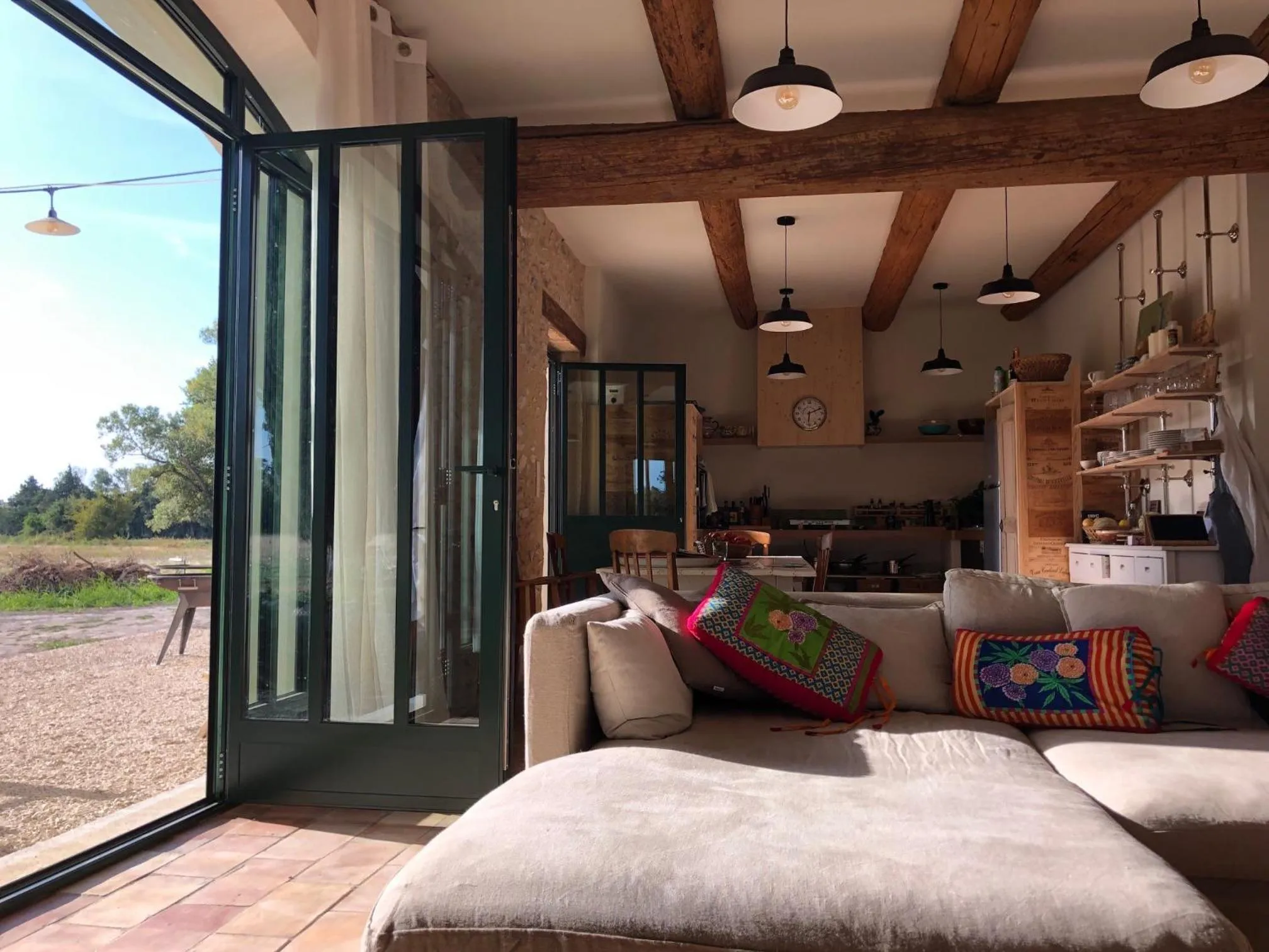 Communal lounge/ TV room in Le Mas de la Sorgue