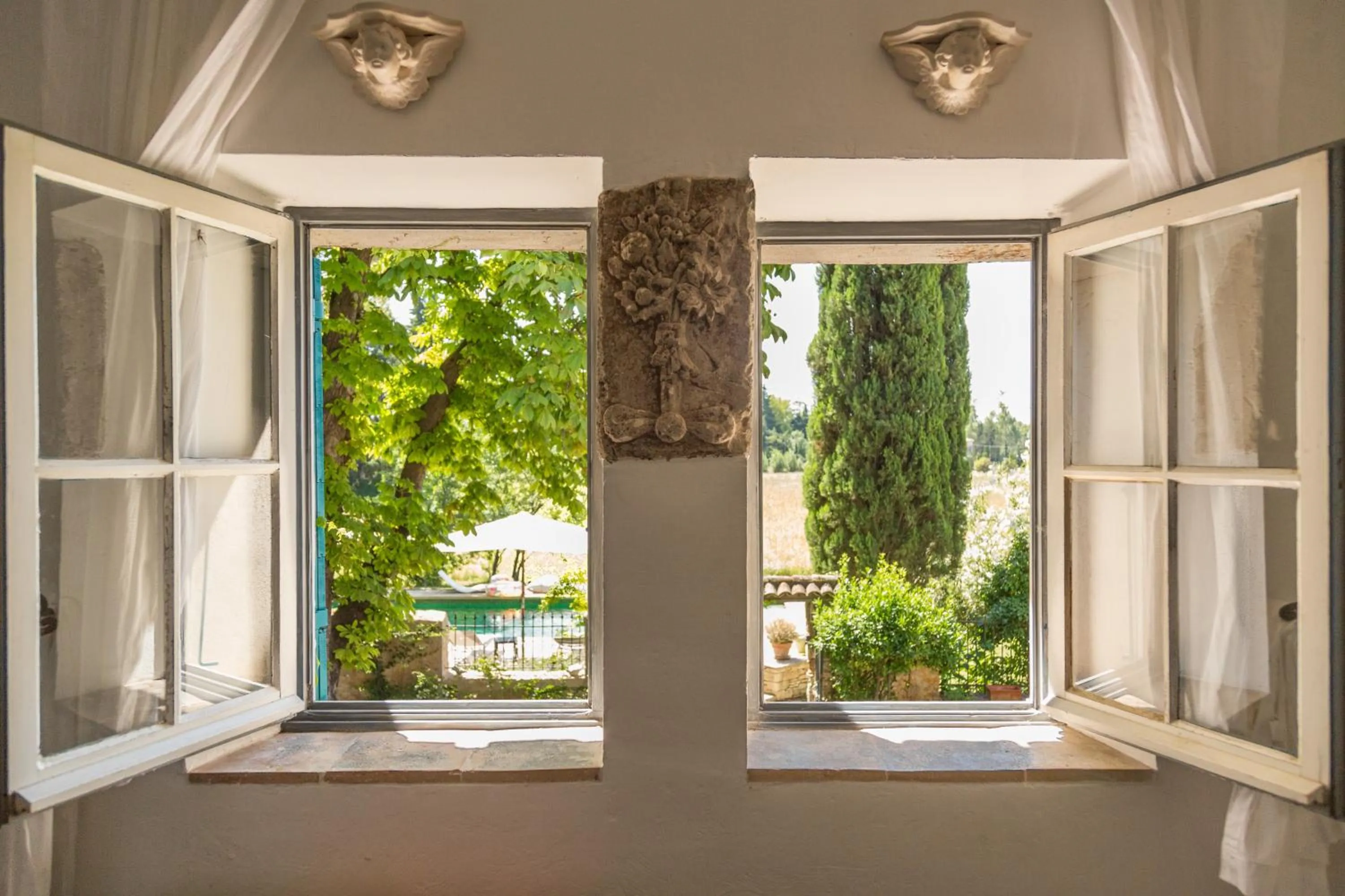 Garden view in Le Mas de la Sorgue