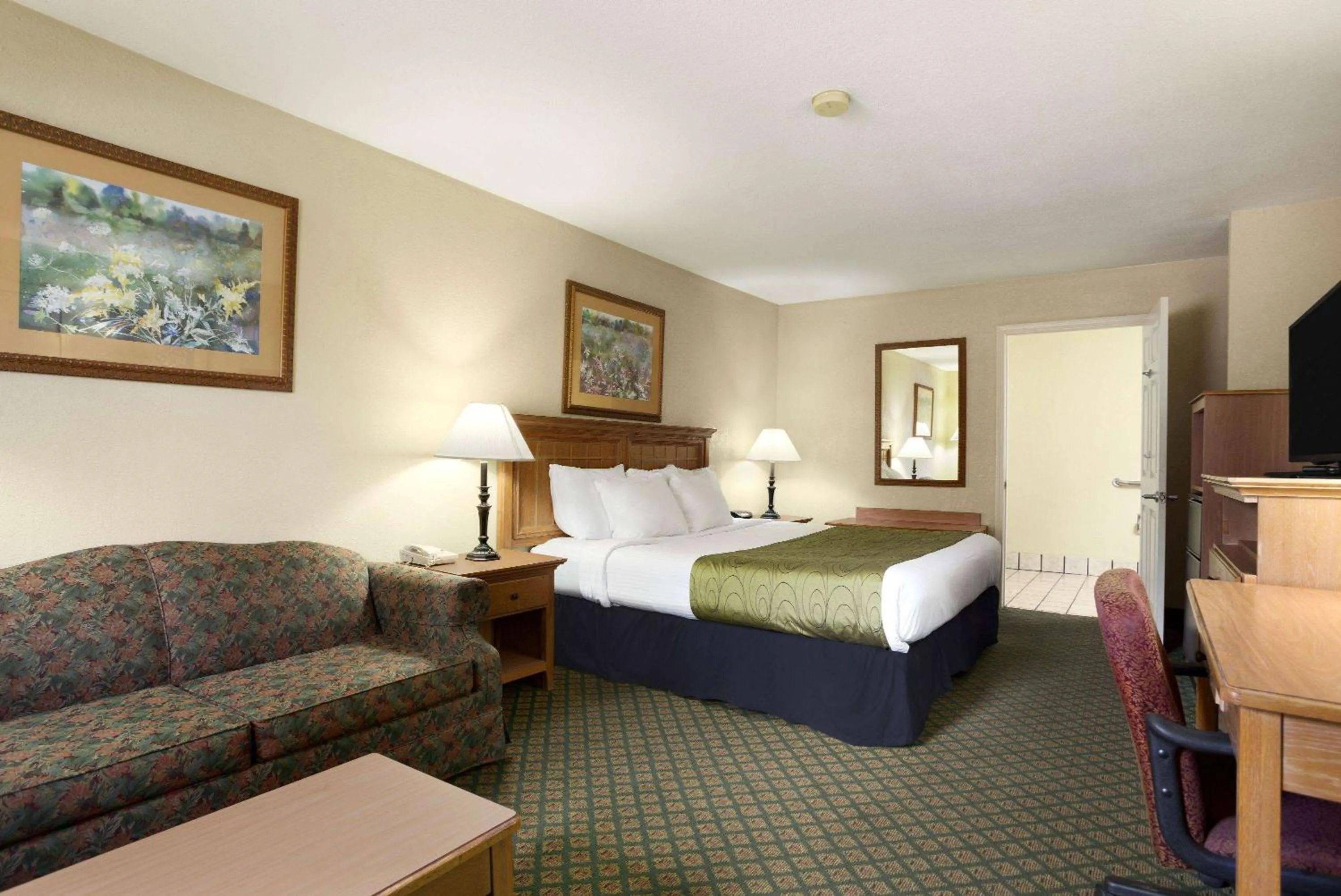 Photo of the whole room, Bed in Days Inn & Suites by Wyndham Stuttgart