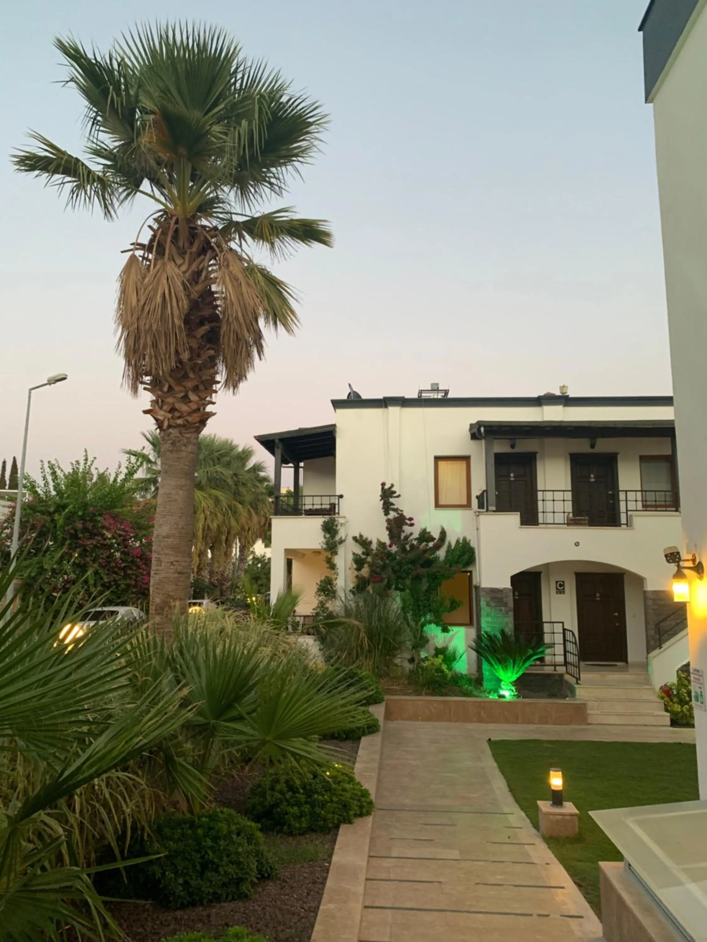 Garden in Orya Aparts