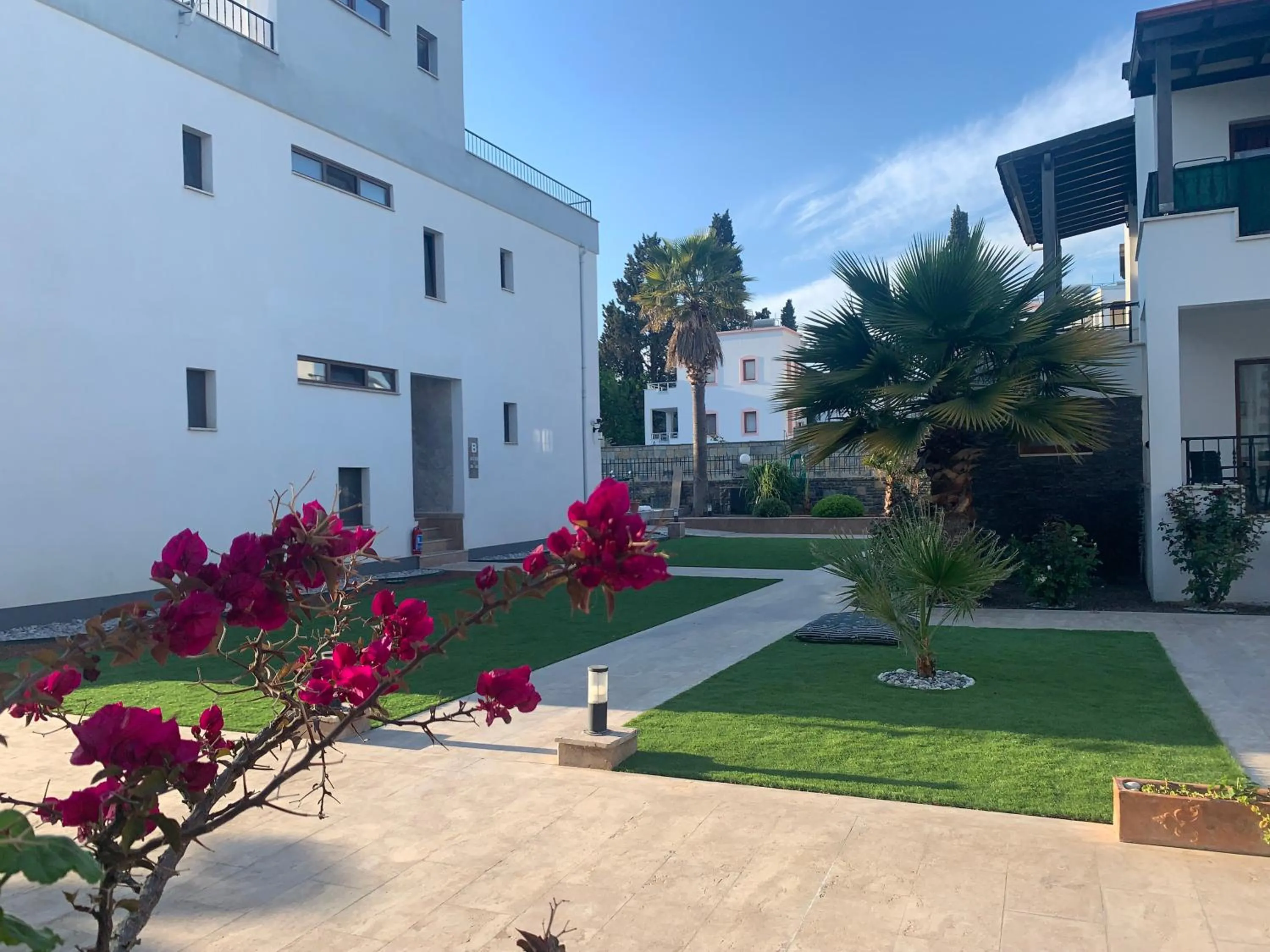 Garden in Orya Aparts