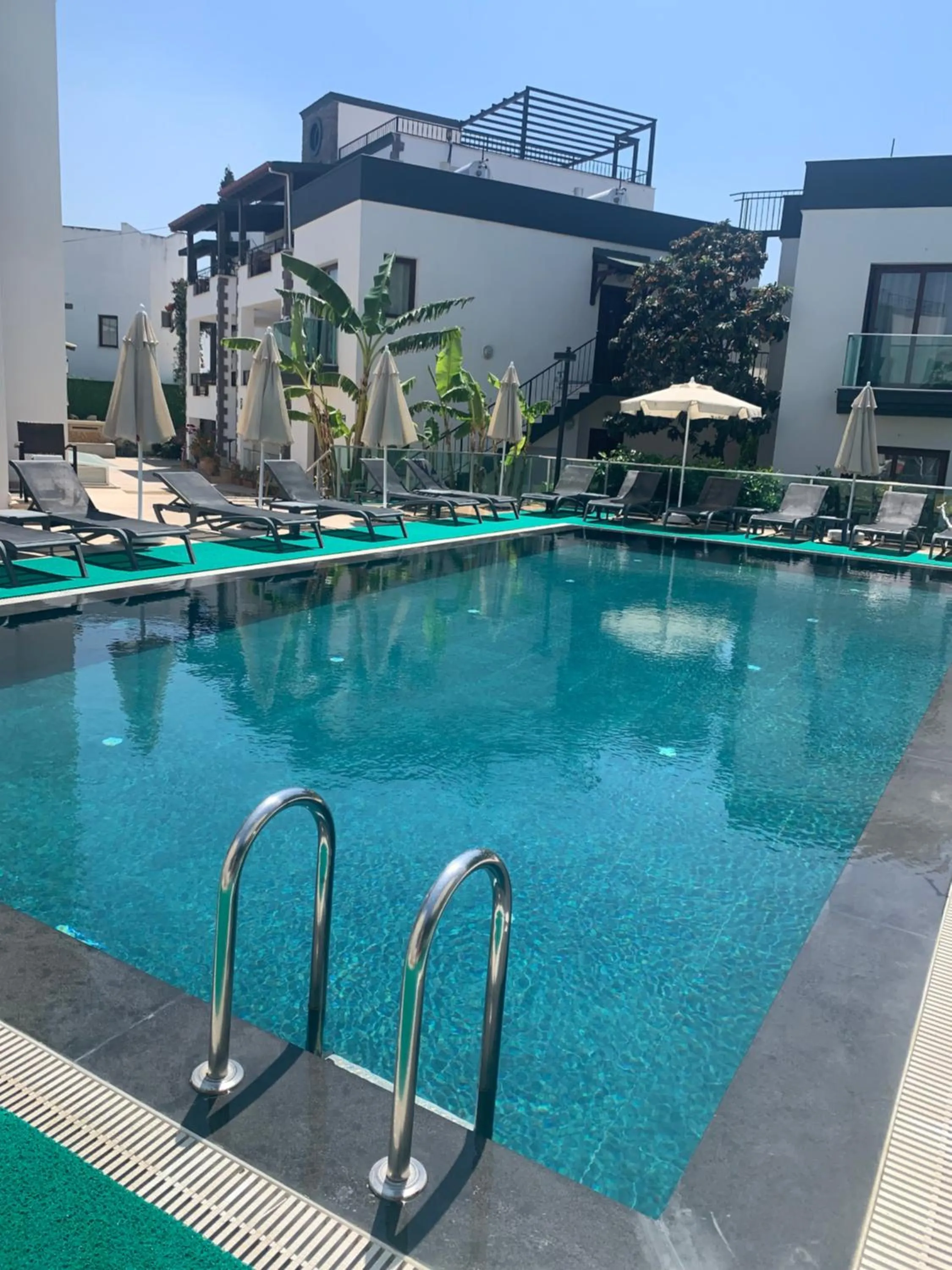 Swimming pool in Orya Aparts