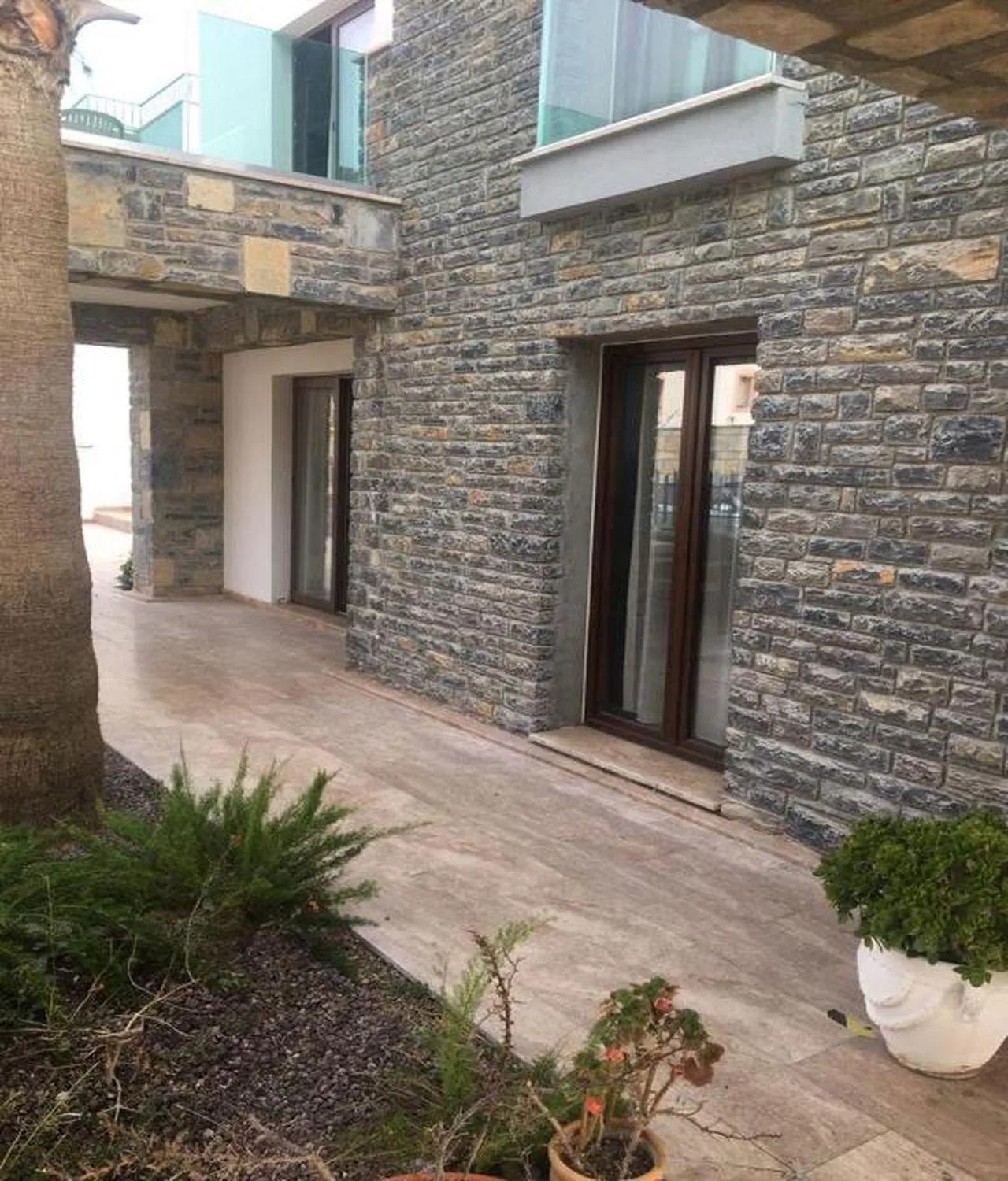 Garden view in Orya Aparts