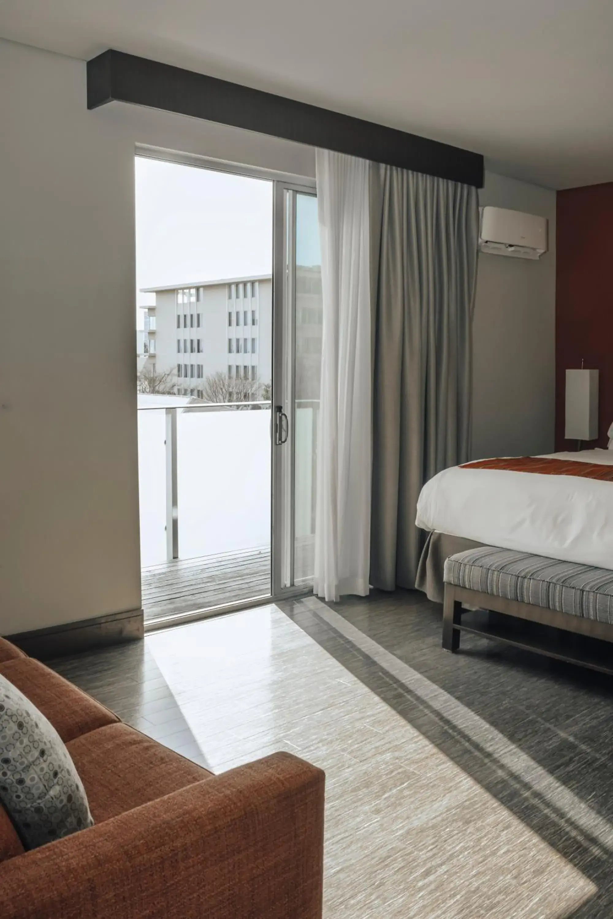 SIRTAJ – Beverly Hills SIRTAJ – Beverly Hills