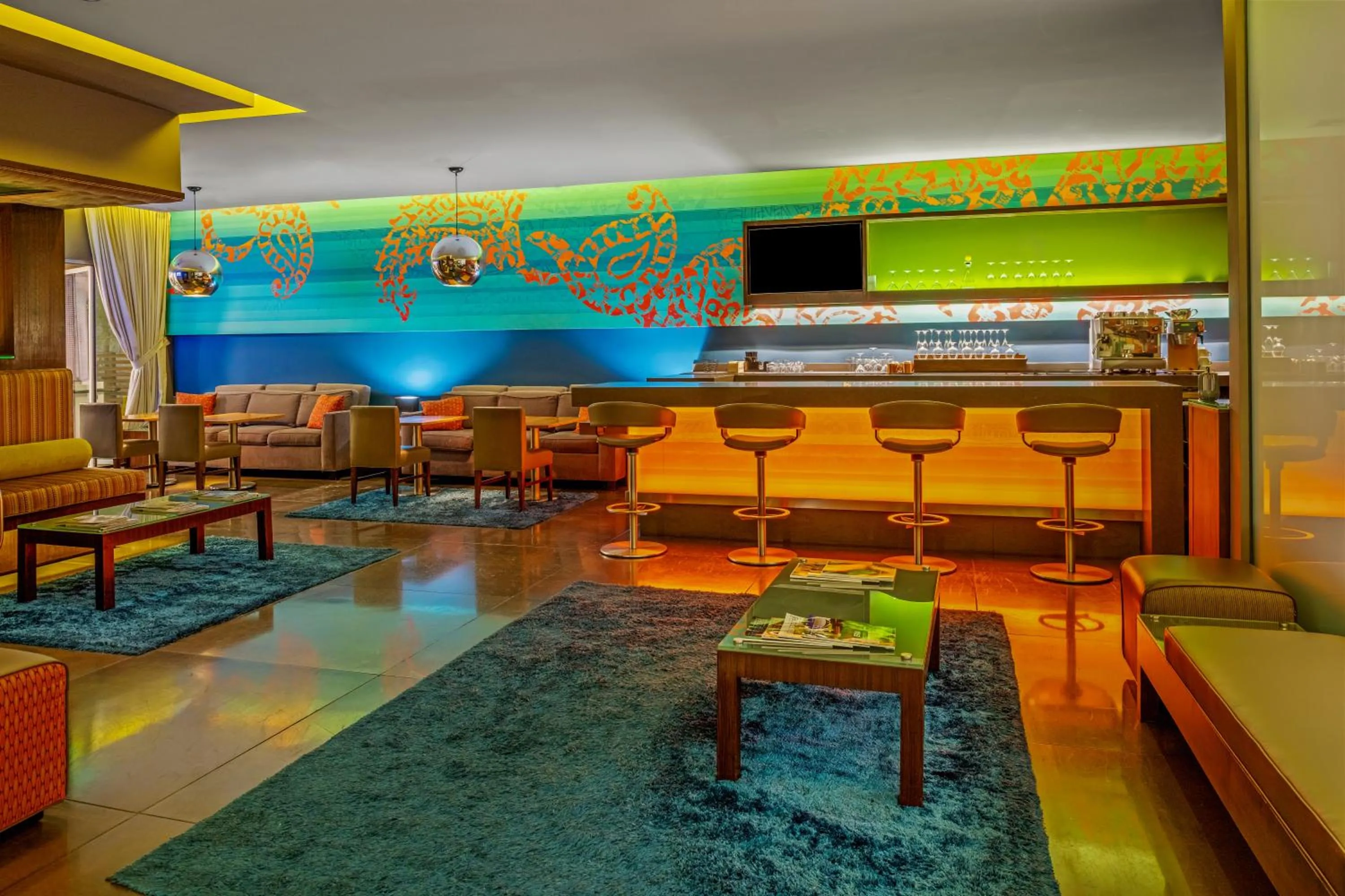 Lounge or bar in SIRTAJ – Beverly Hills