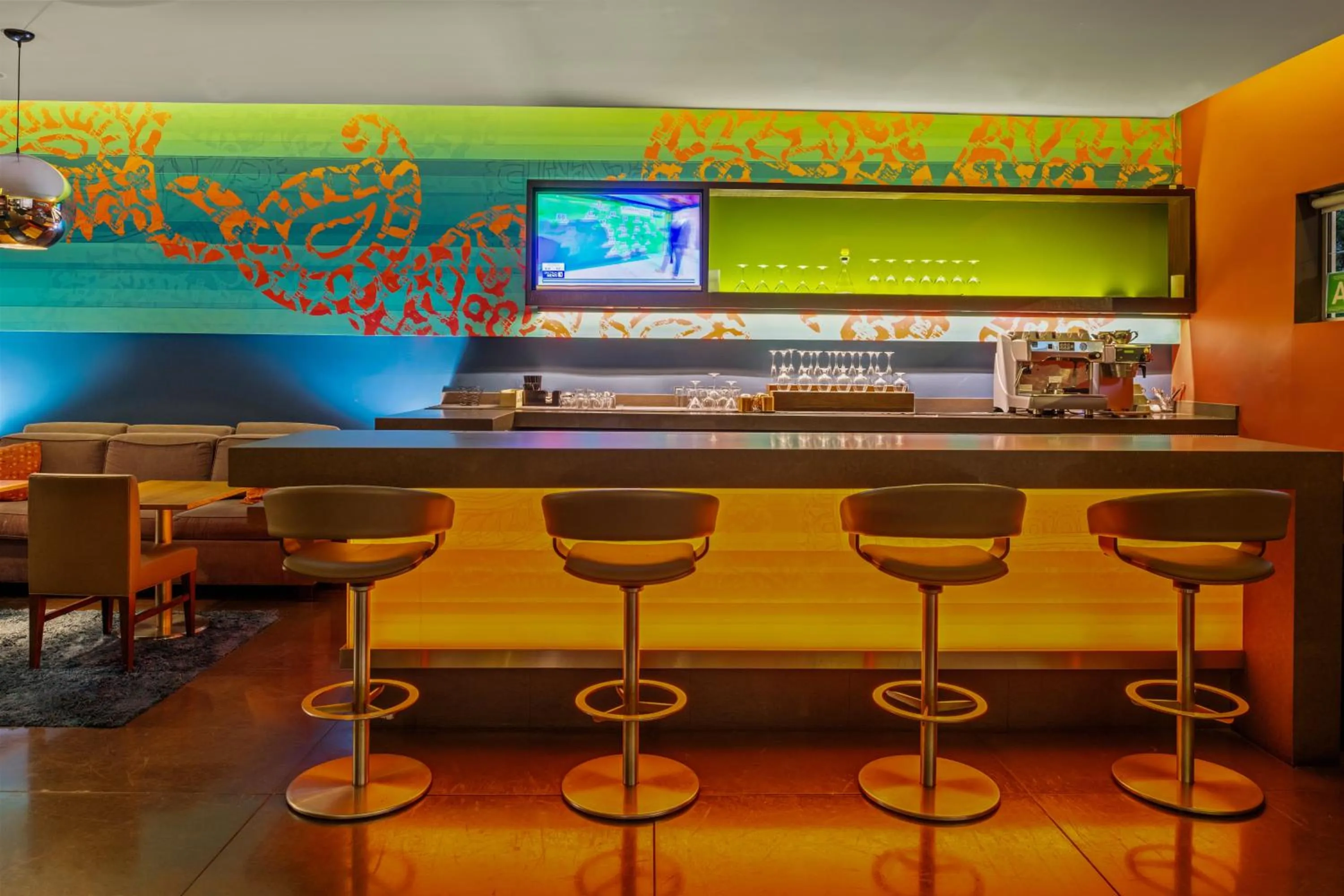 Lounge or bar in SIRTAJ – Beverly Hills