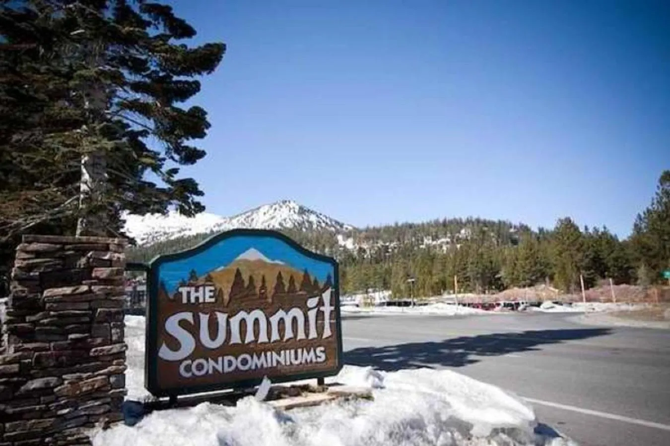 Property logo or sign in Summit by 101 Great Escapes