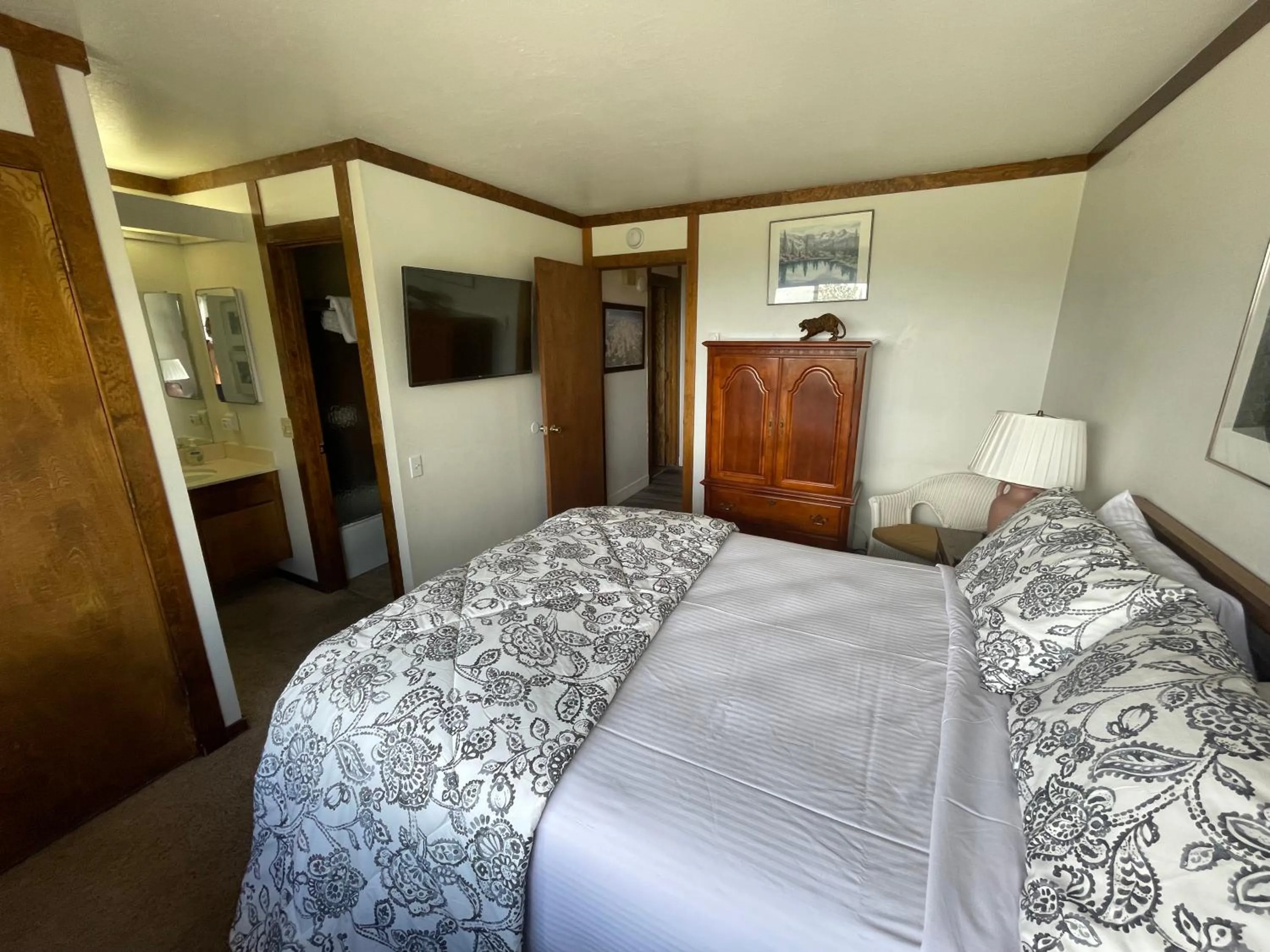 Bedroom, Bed in Mammoth Point by 101 Great Escapes