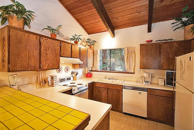 Kitchen or kitchenette in Mammoth Point by 101 Great Escapes