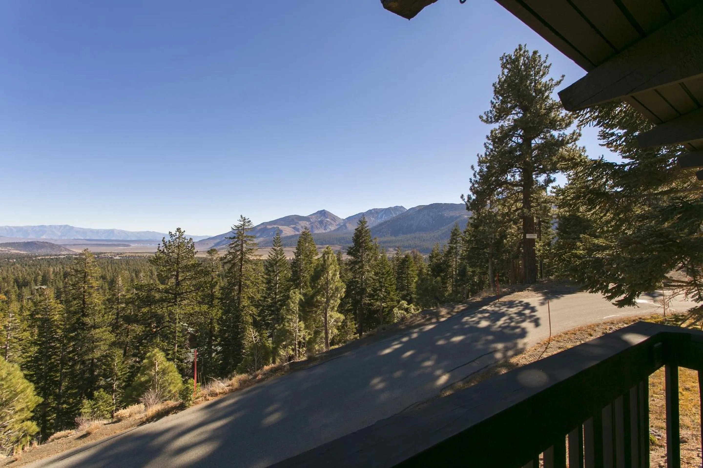 Mountain view in Mammoth Point by 101 Great Escapes