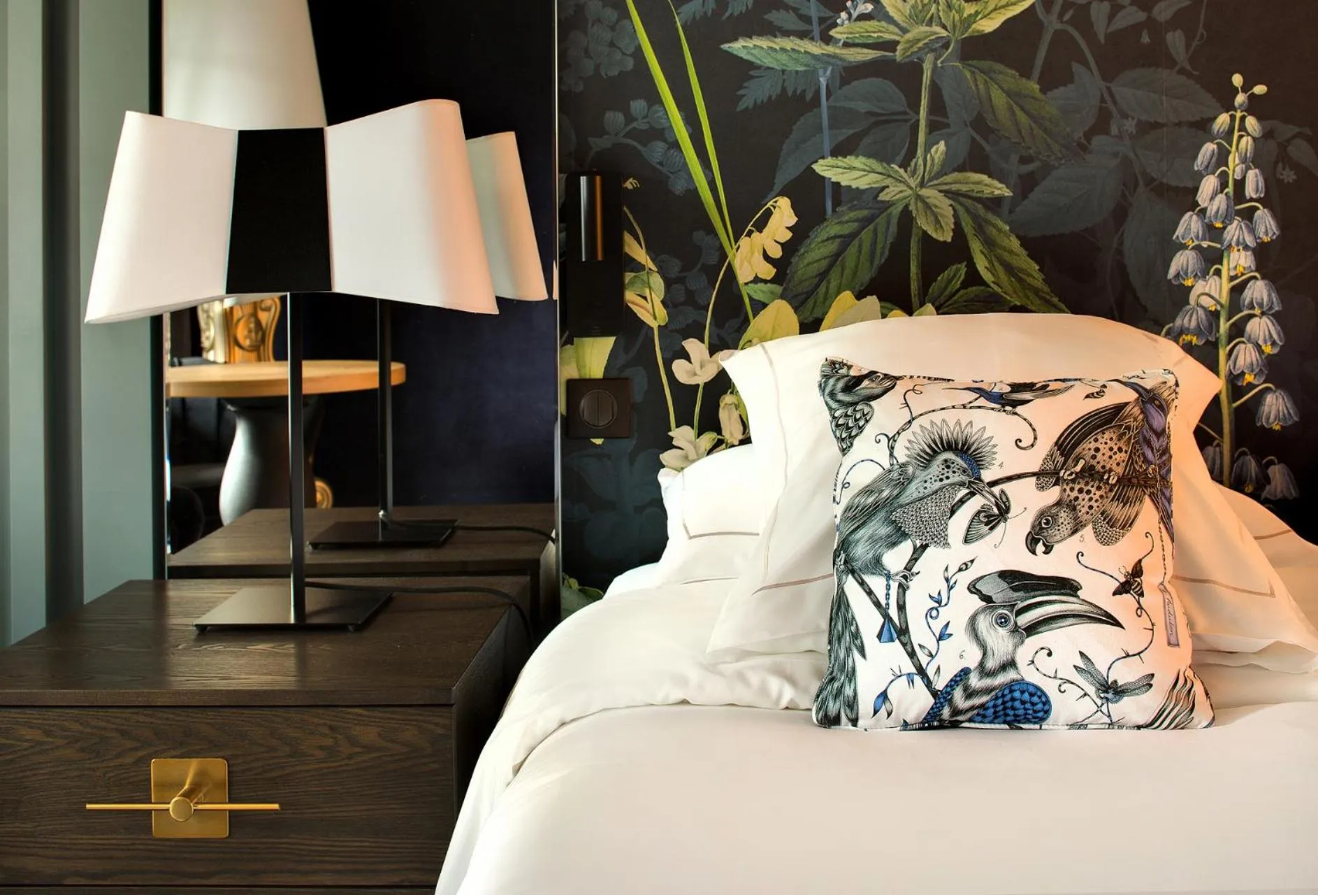 Bed in LA CHENEAUDIÈRE - Hôtel Spa - Relais & Châteaux - Restaurant étoilé