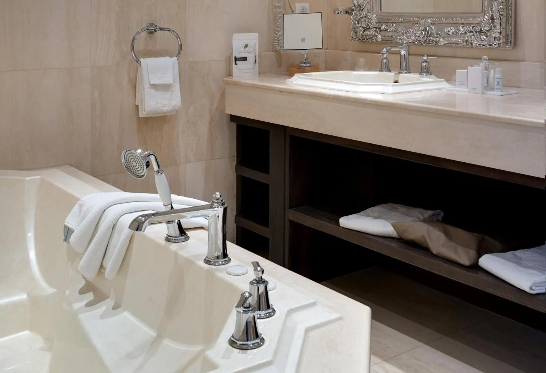 LA CHENEAUDIÈRE - Hôtel Spa - Relais & Châteaux - Restaurant étoilé