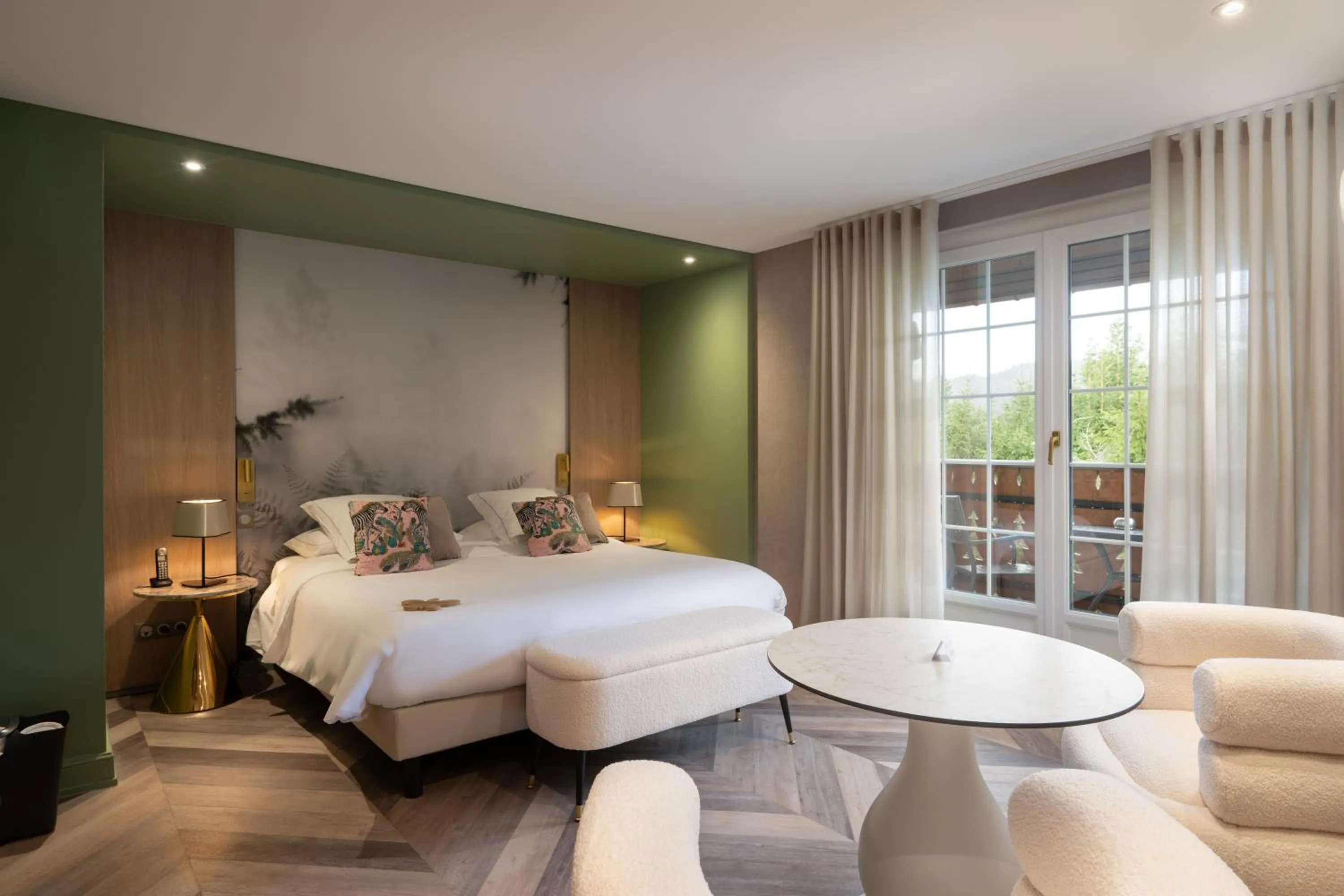 Bed in LA CHENEAUDIÈRE - Hôtel Spa - Relais & Châteaux - Restaurant étoilé