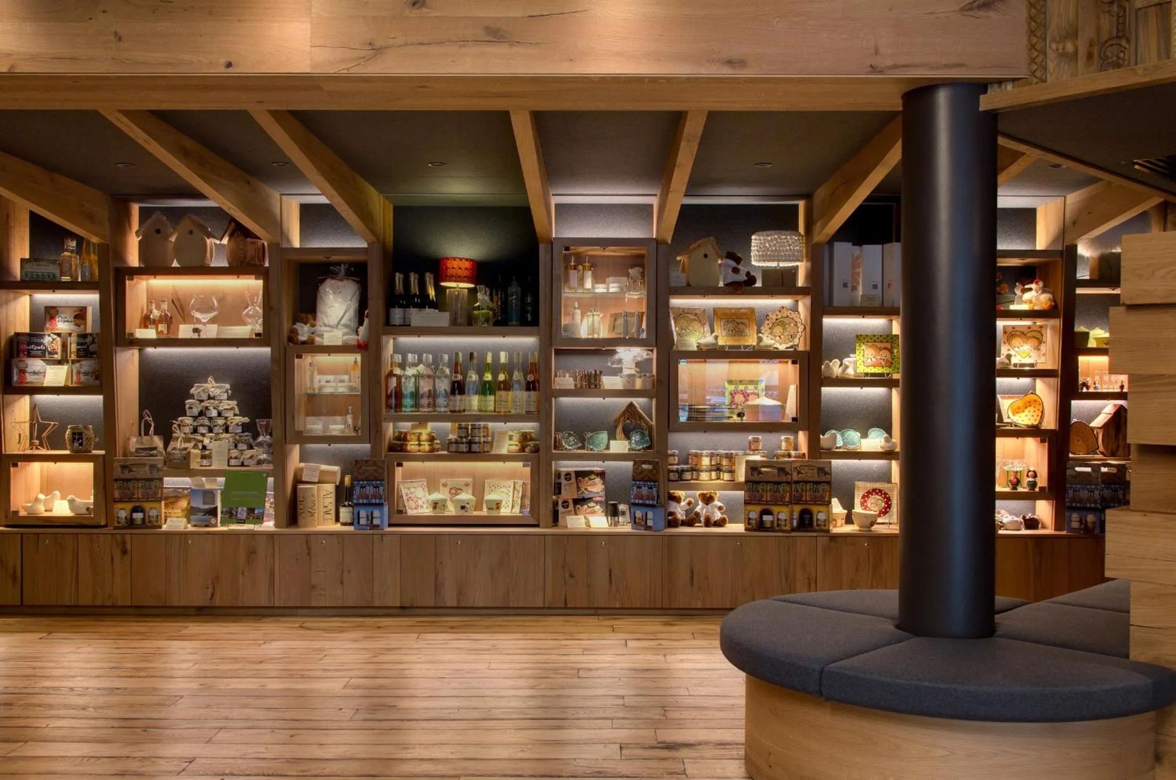 Lobby or reception in LA CHENEAUDIÈRE - Hôtel Spa - Relais & Châteaux - Restaurant étoilé