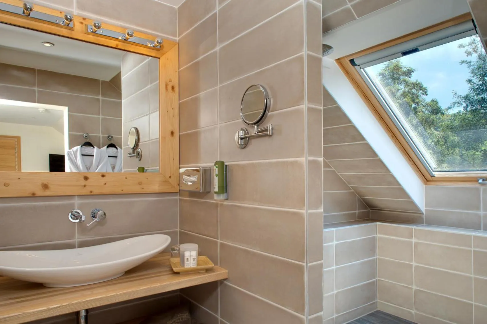 Bathroom in LA CHENEAUDIÈRE - Hôtel Spa - Relais & Châteaux - Restaurant étoilé