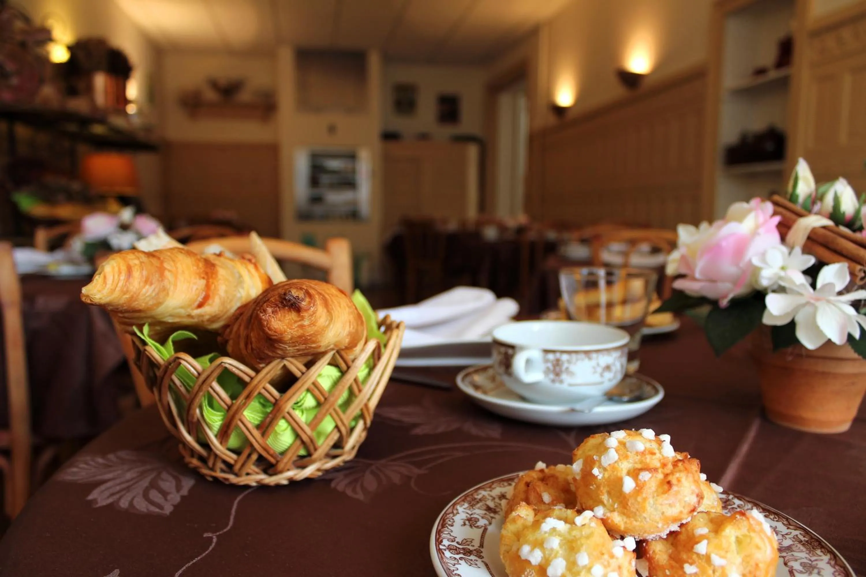Continental breakfast in Hotel California