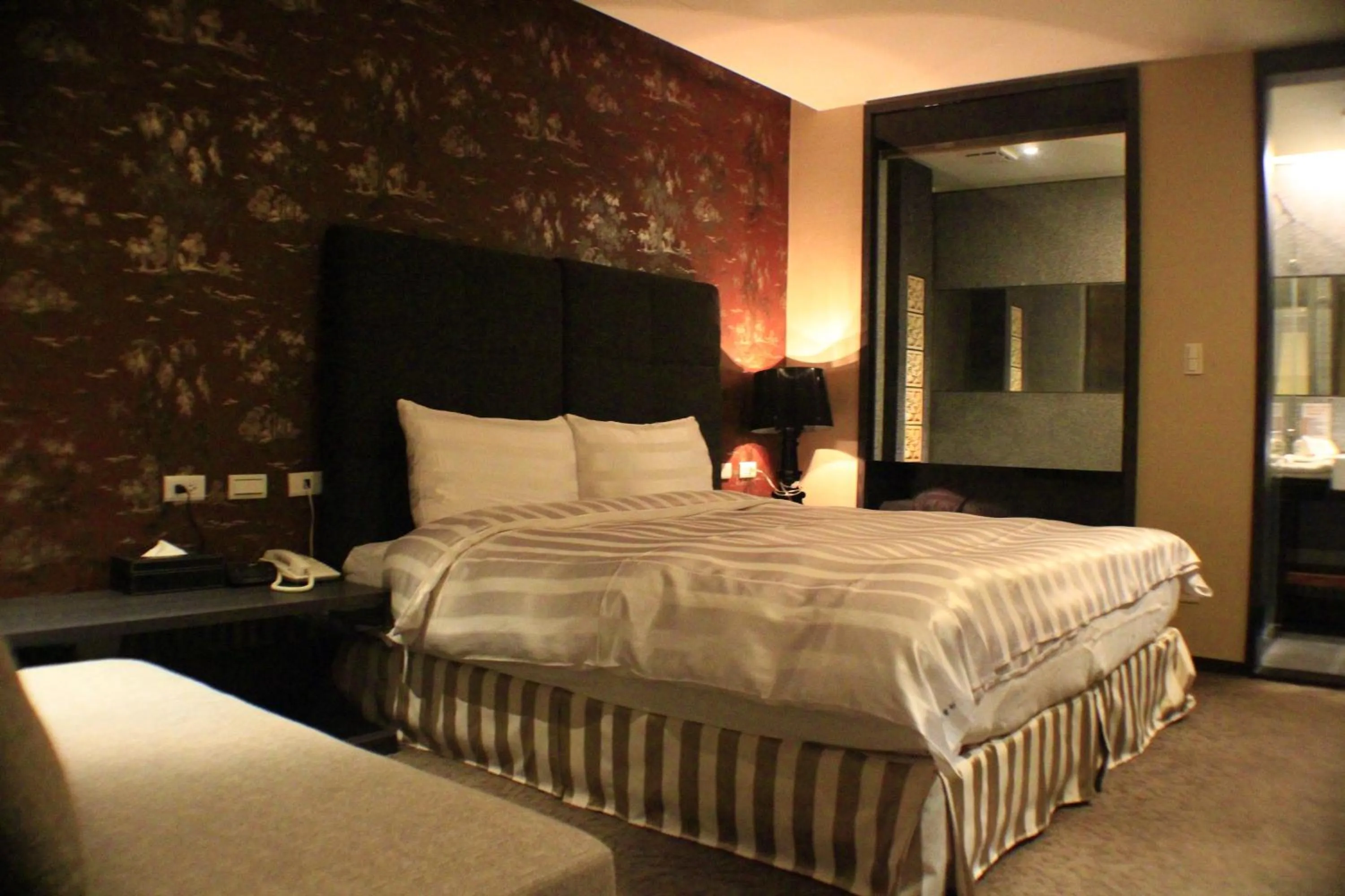 Bed in Shan-Yue Hotspring Hotel