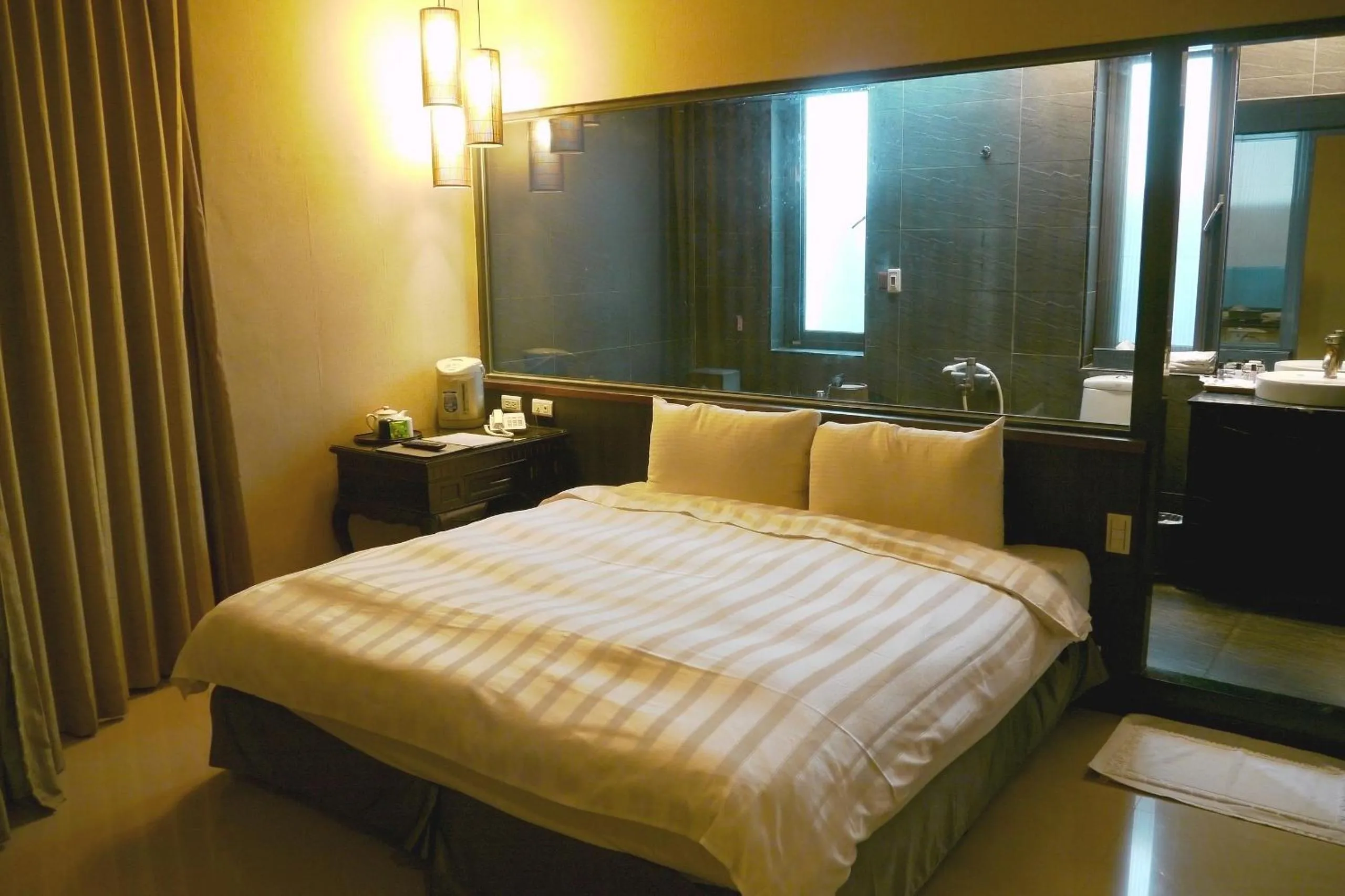 Bed in Shan-Yue Hotspring Hotel