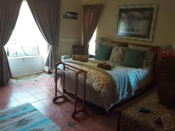 Bed in Roses and Pebbles B & B Guest House