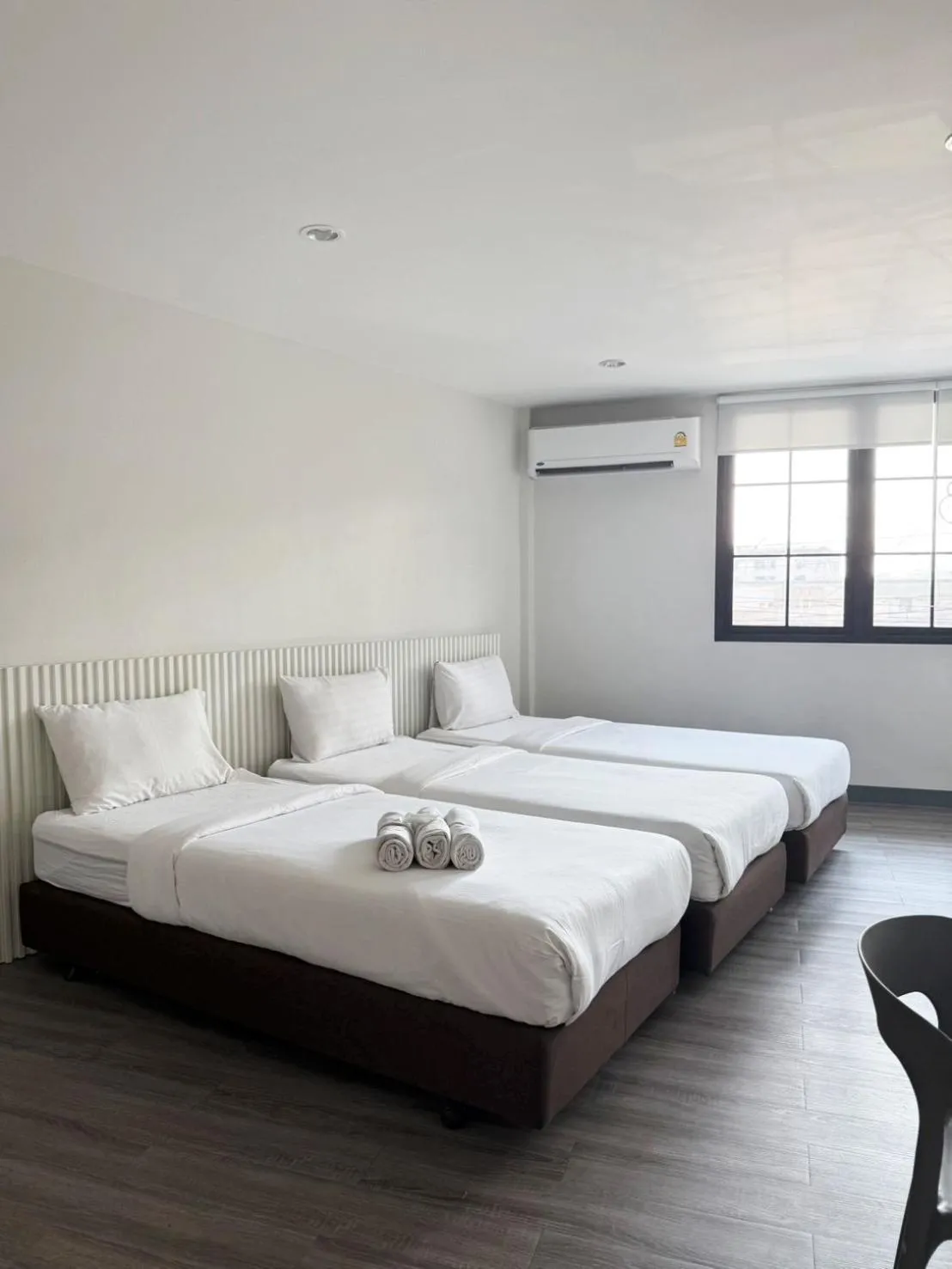 Photo of the whole room, Bed in Ma Non Nont Hotel & Apartment