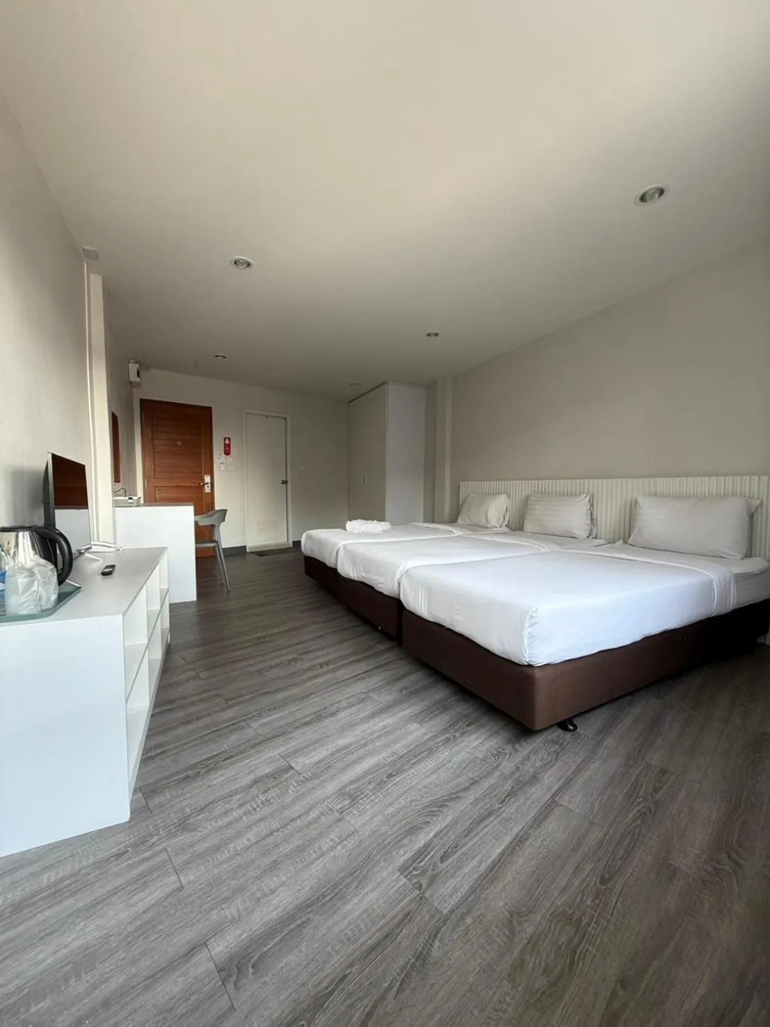 Photo of the whole room, Bed in Ma Non Nont Hotel & Apartment